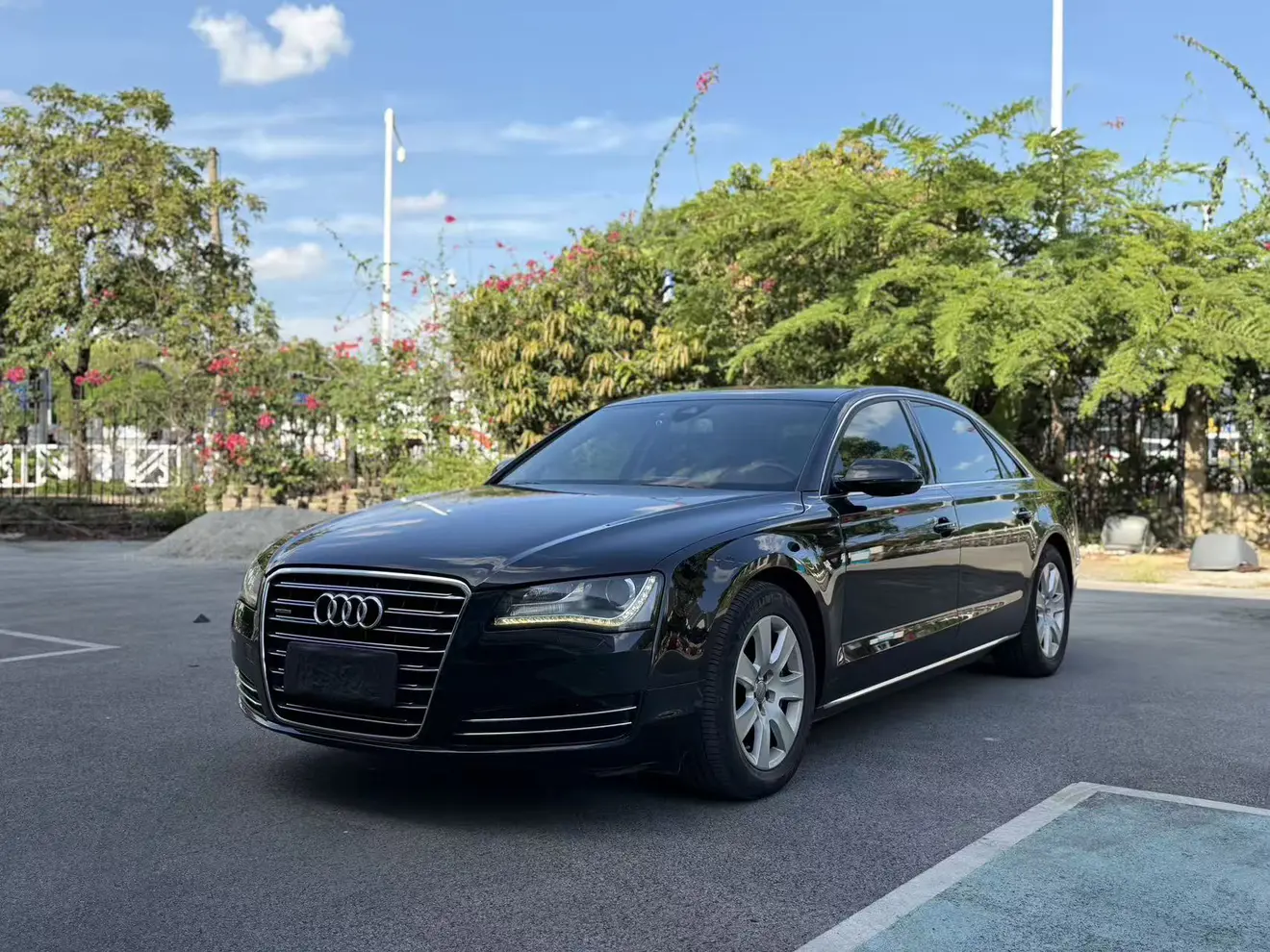 Audi A8  из Китая