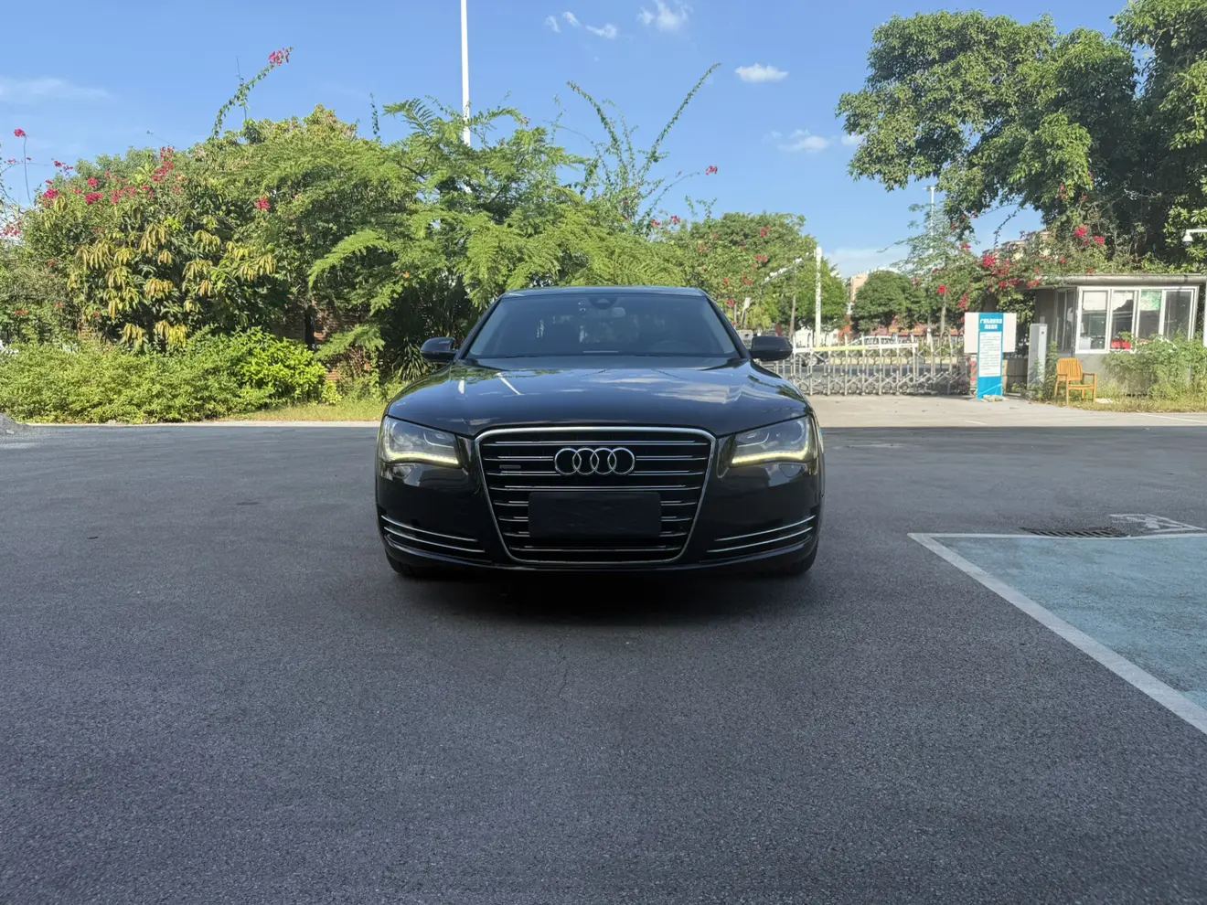 Audi A8  из Китая