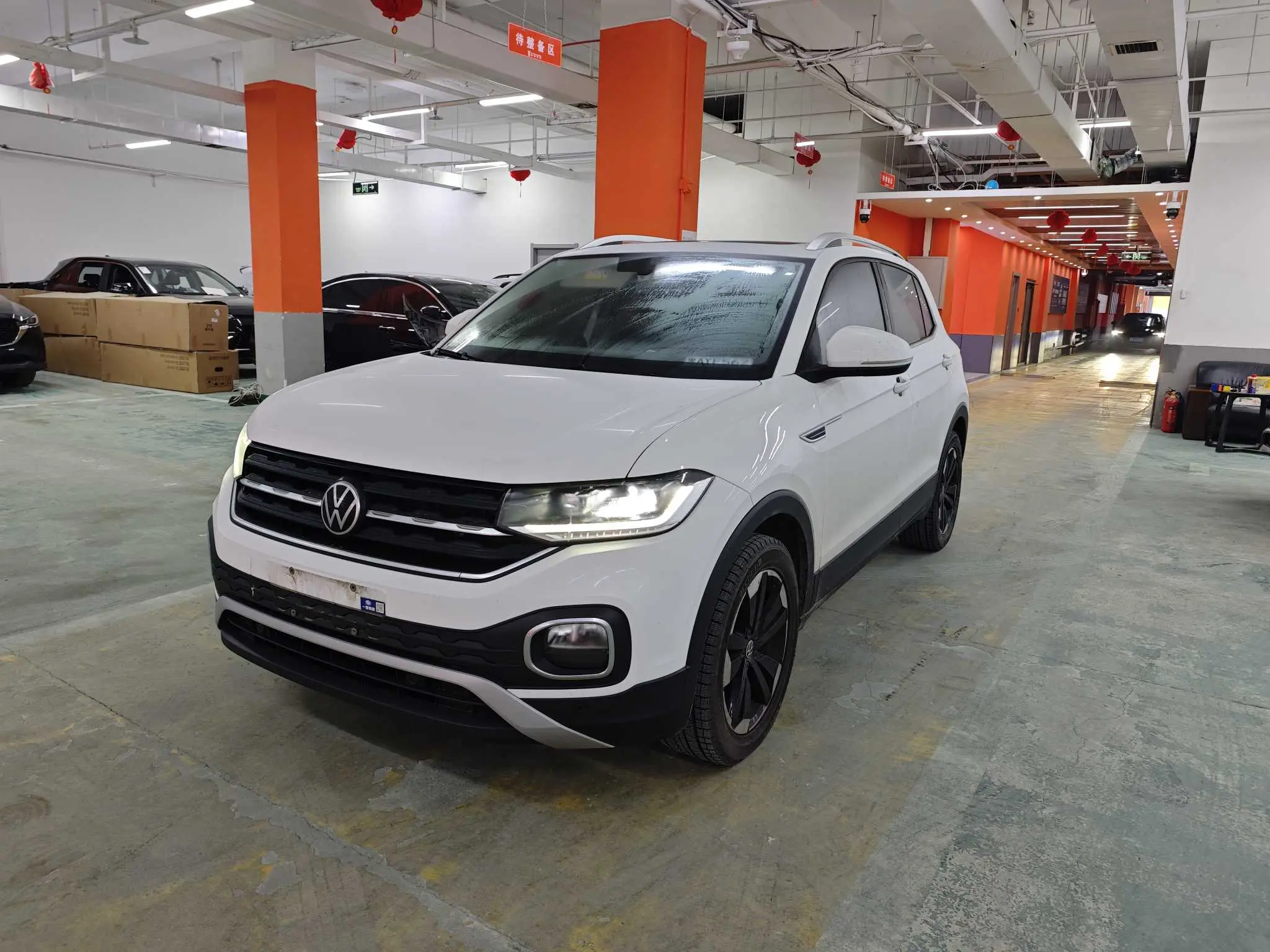 Volkswagen Explore the shadows  из Китая