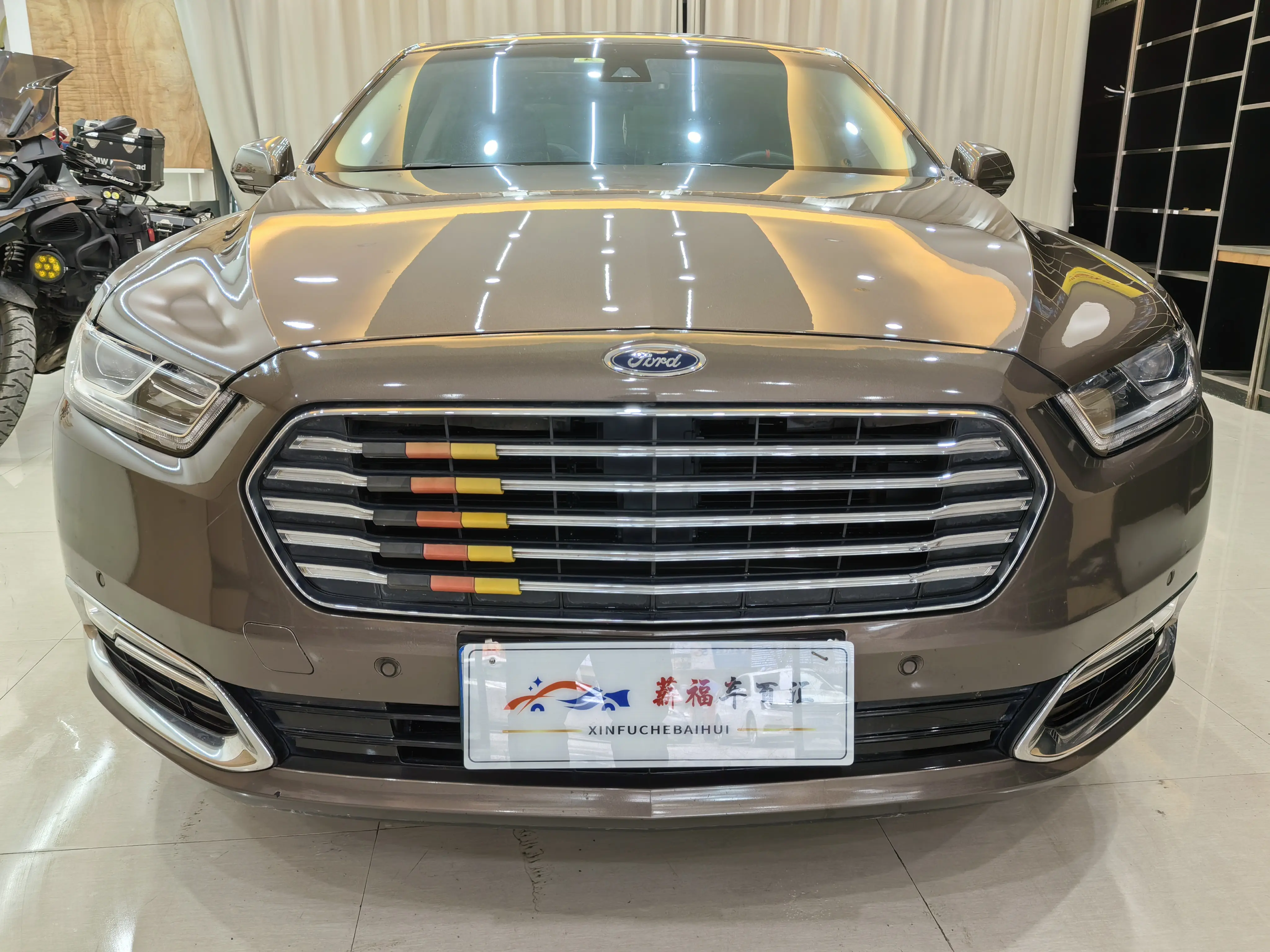 Ford Taurus  из Китая