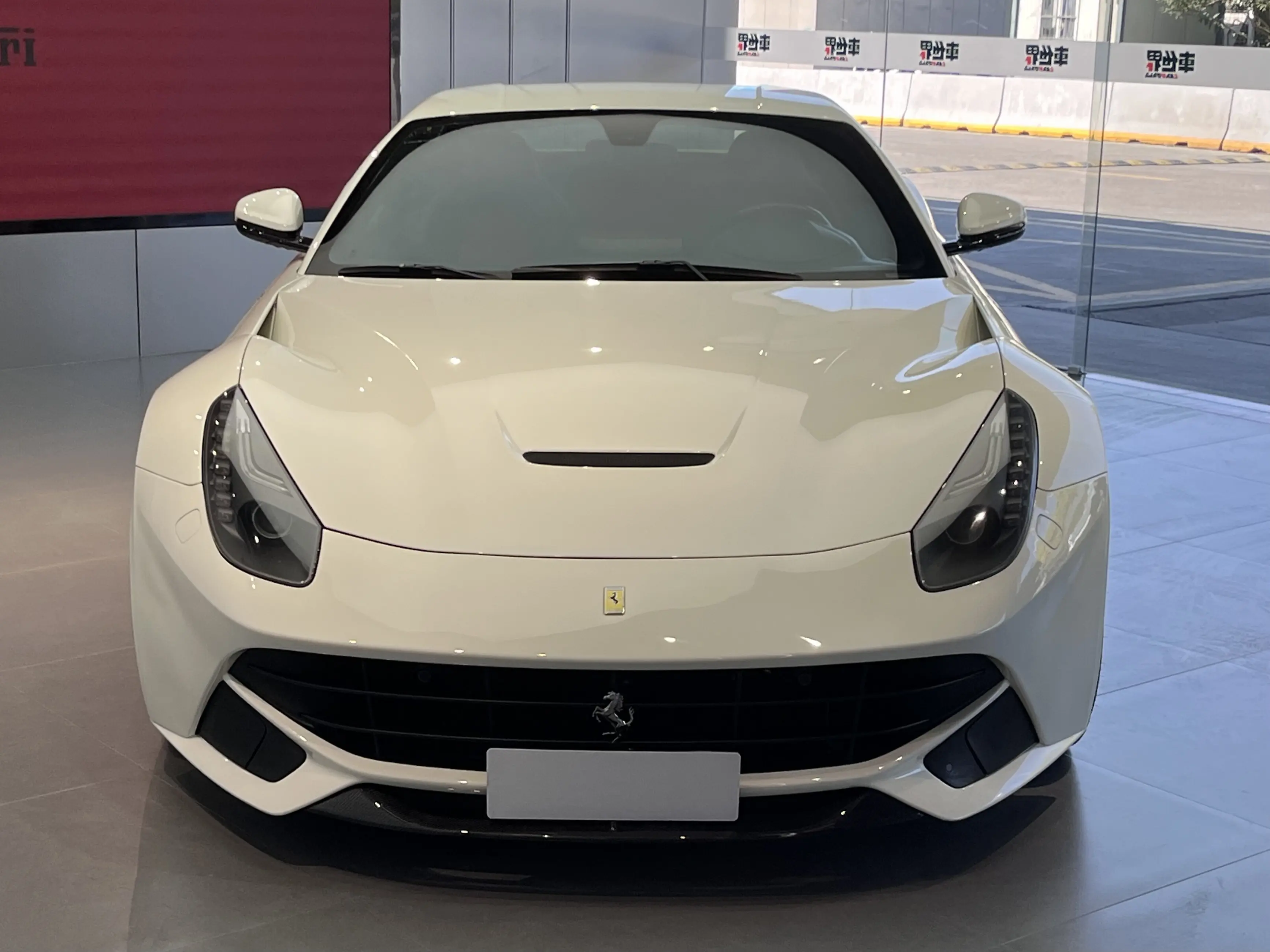 Ferrari F12berlinetta  из Китая