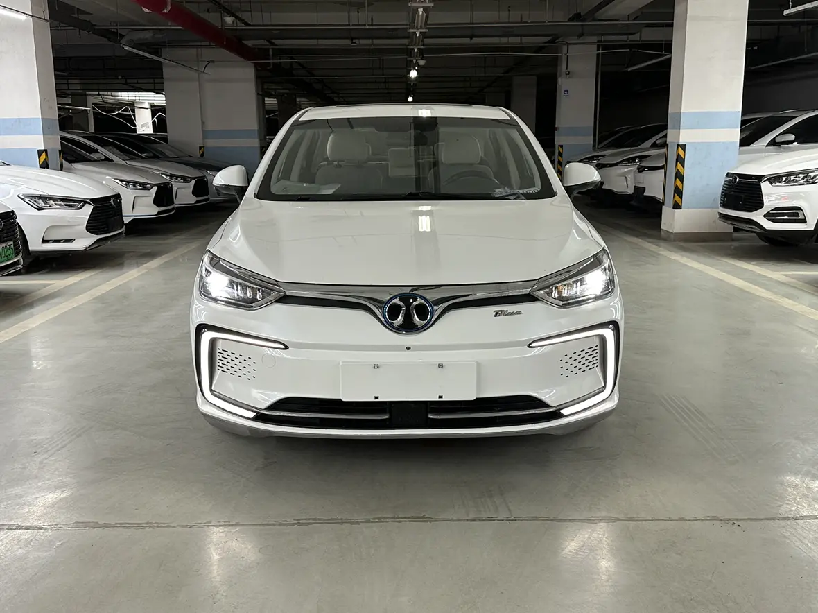 BAIC Beijing EU5  из Китая