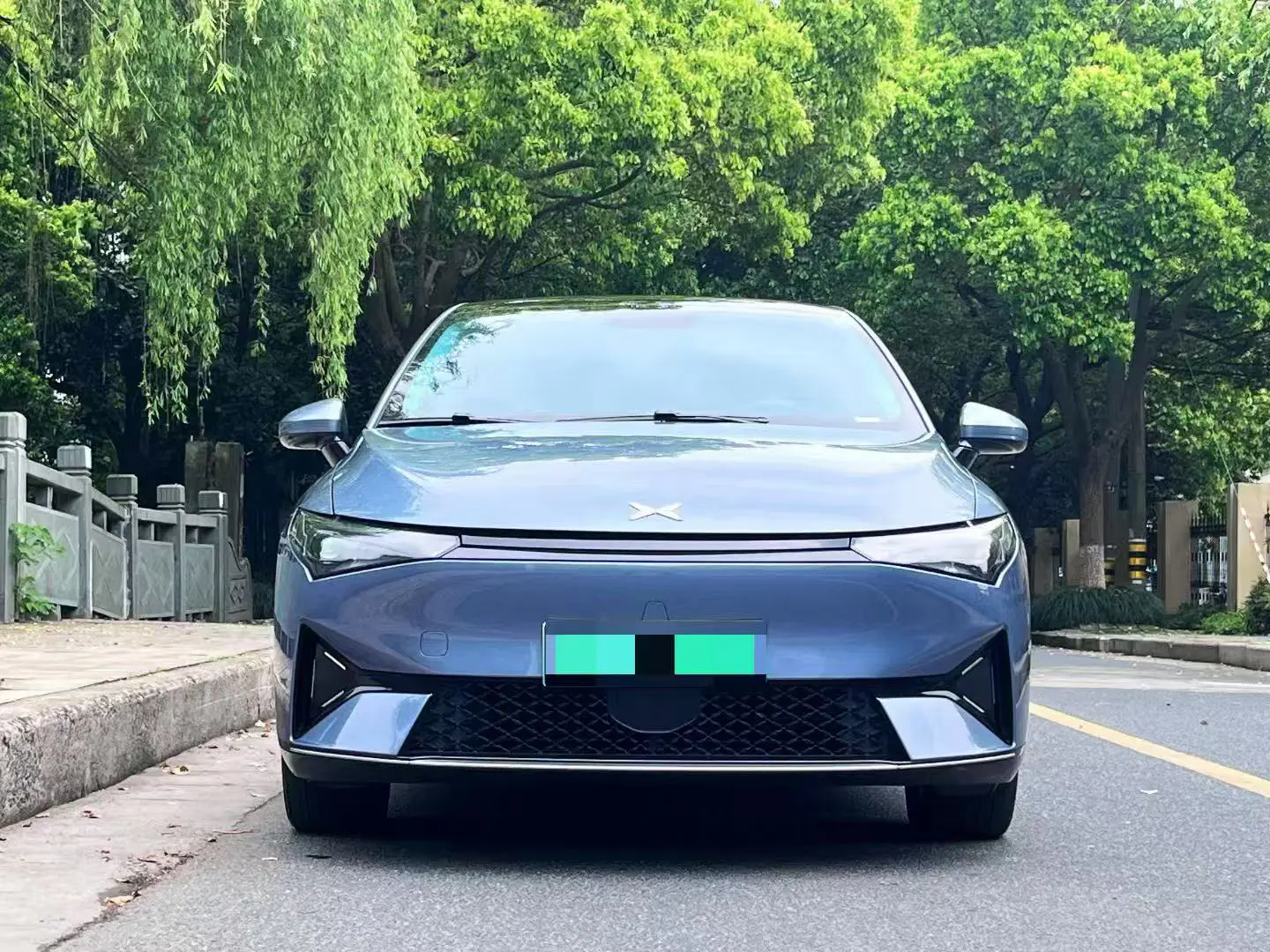 Xpeng P5  из Китая