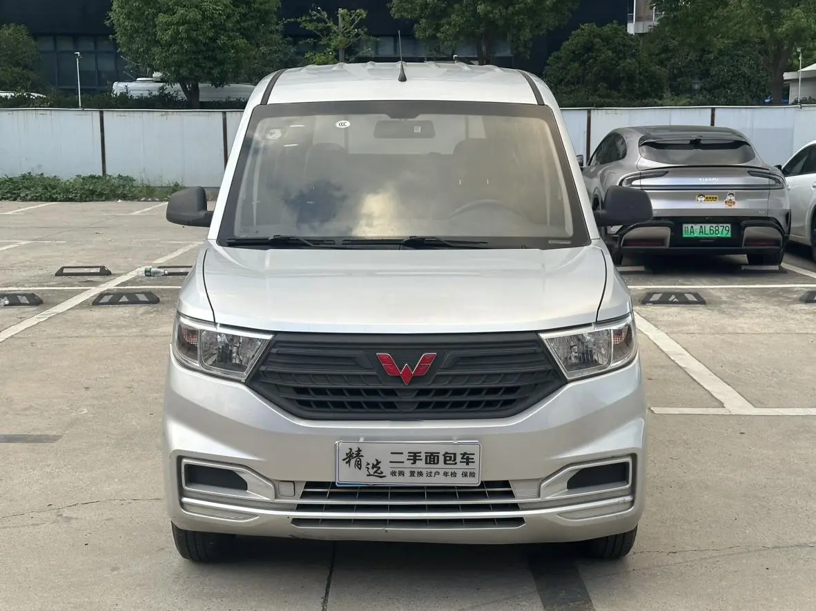 Wuling Hongguang V  из Китая