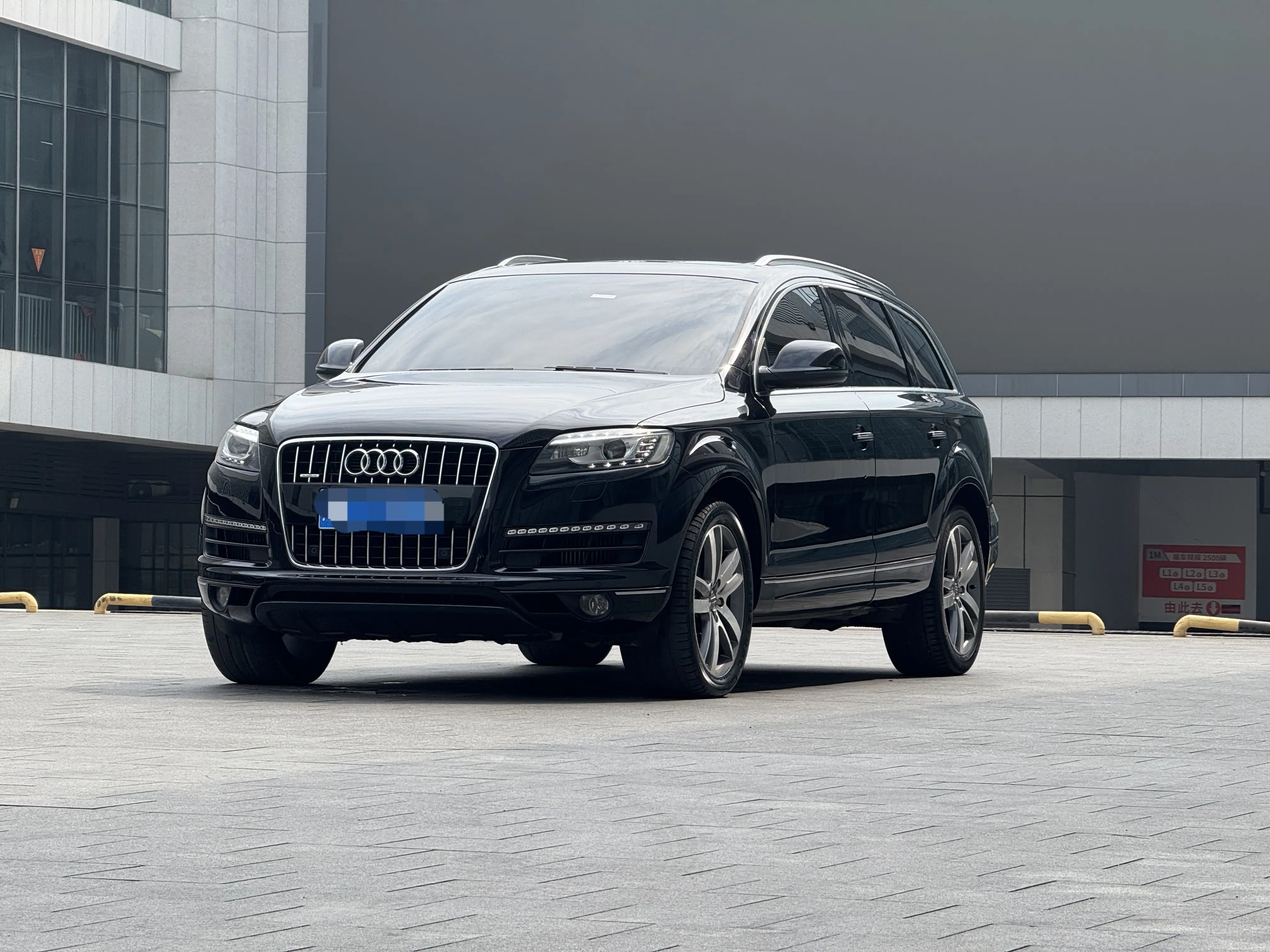 Audi Q7  из Китая