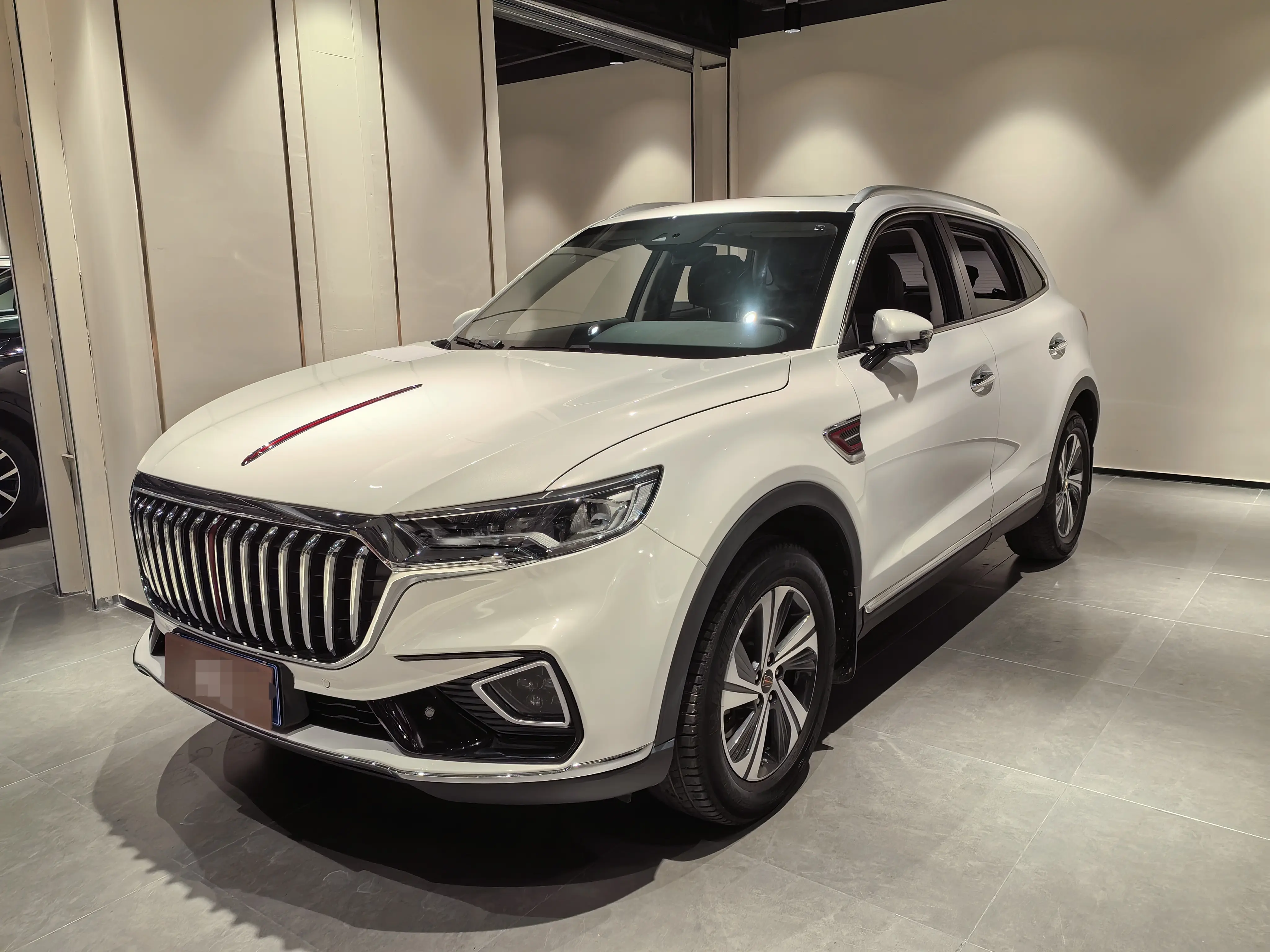 Hongqi HS5  из Китая