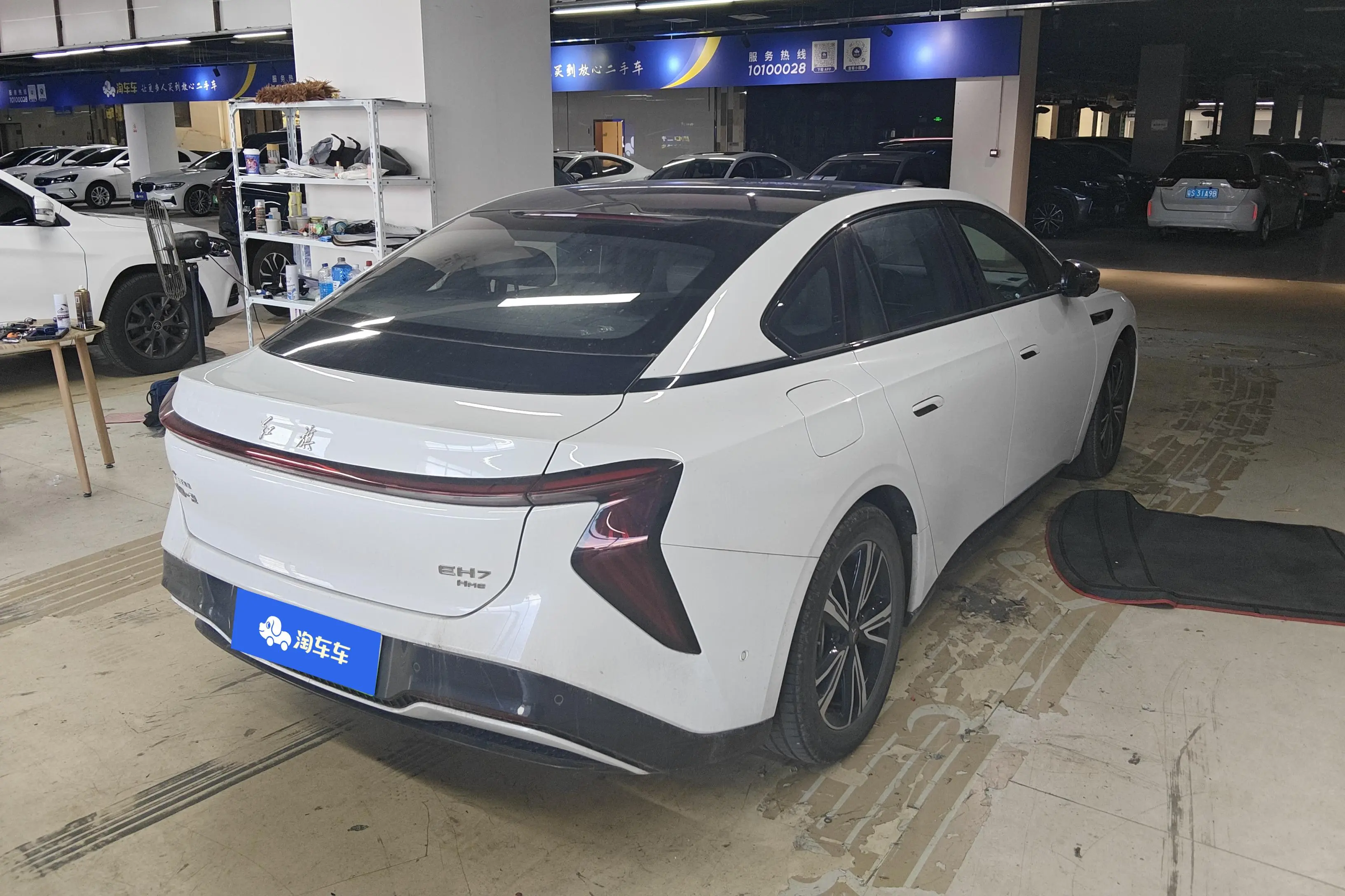 Hongqi EH7  из Китая