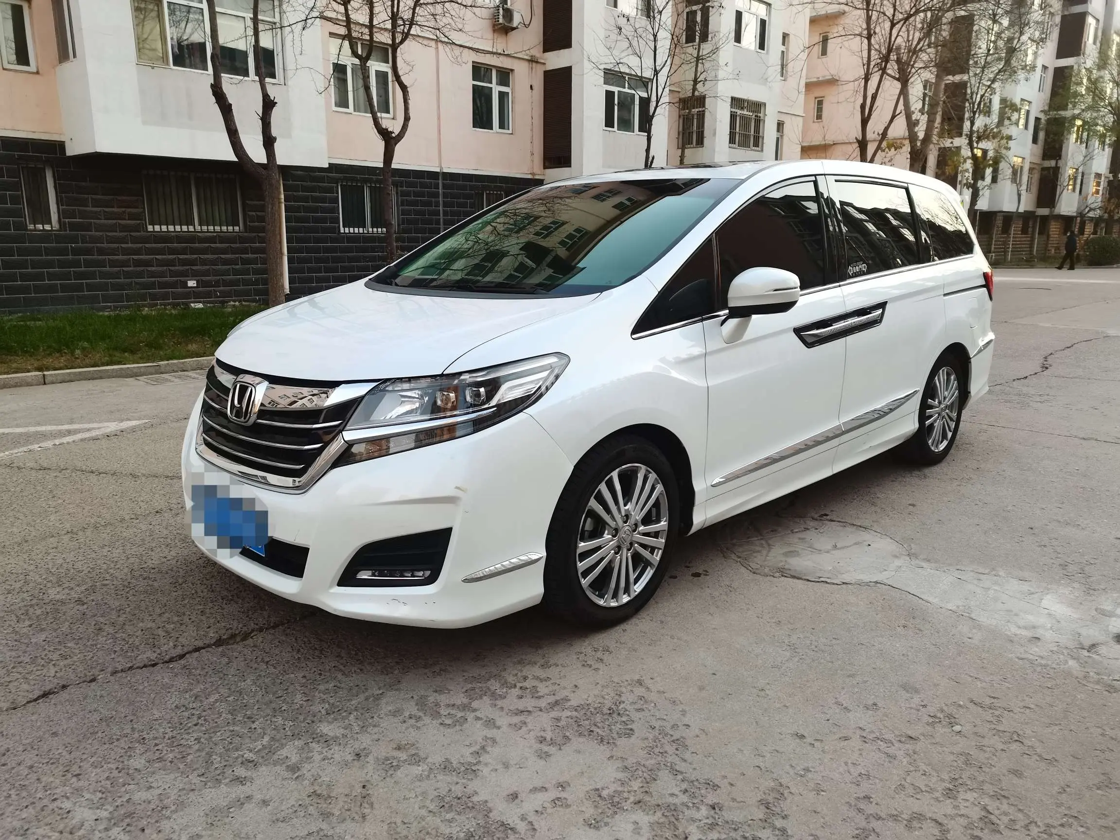 Honda Elysion (Alison)  из Китая