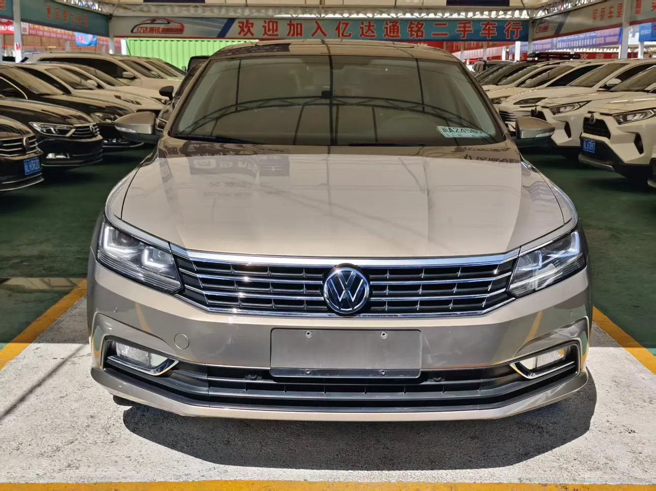 Volkswagen Passat  из Китая
