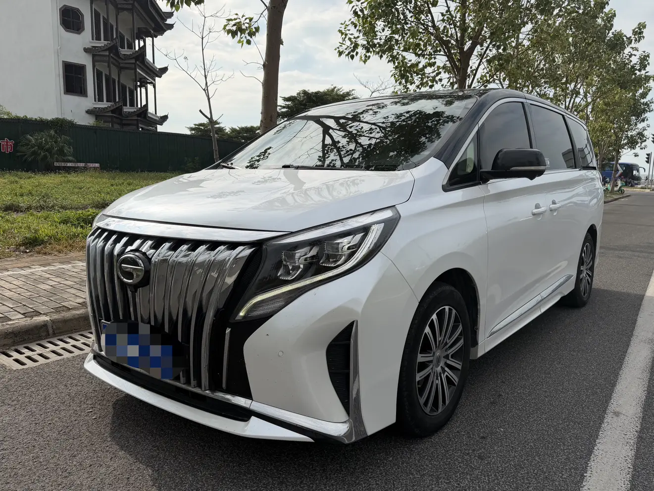 GAC Trumpchi M8  из Китая