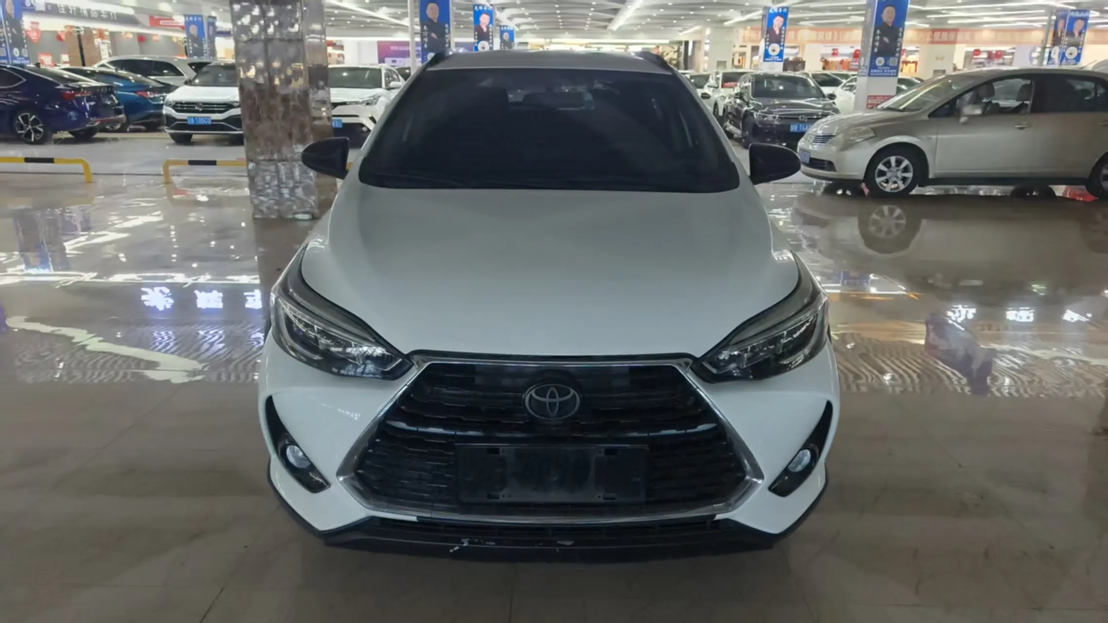 Toyota Yaris L  из Китая