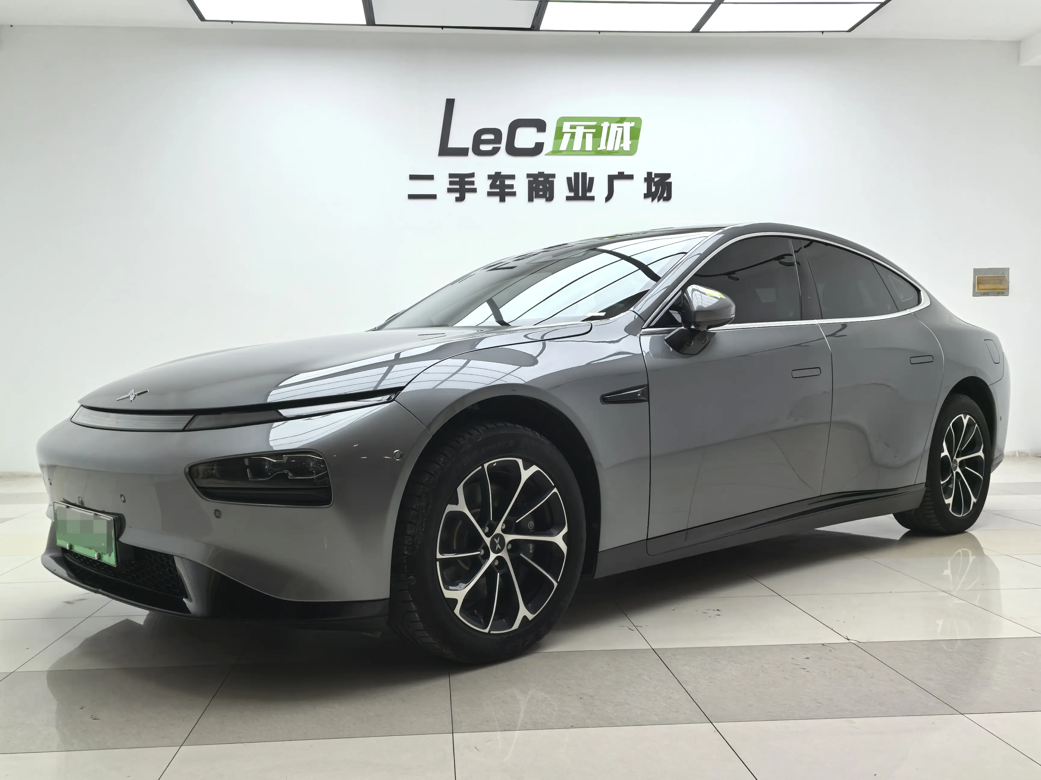 Xpeng P7  из Китая