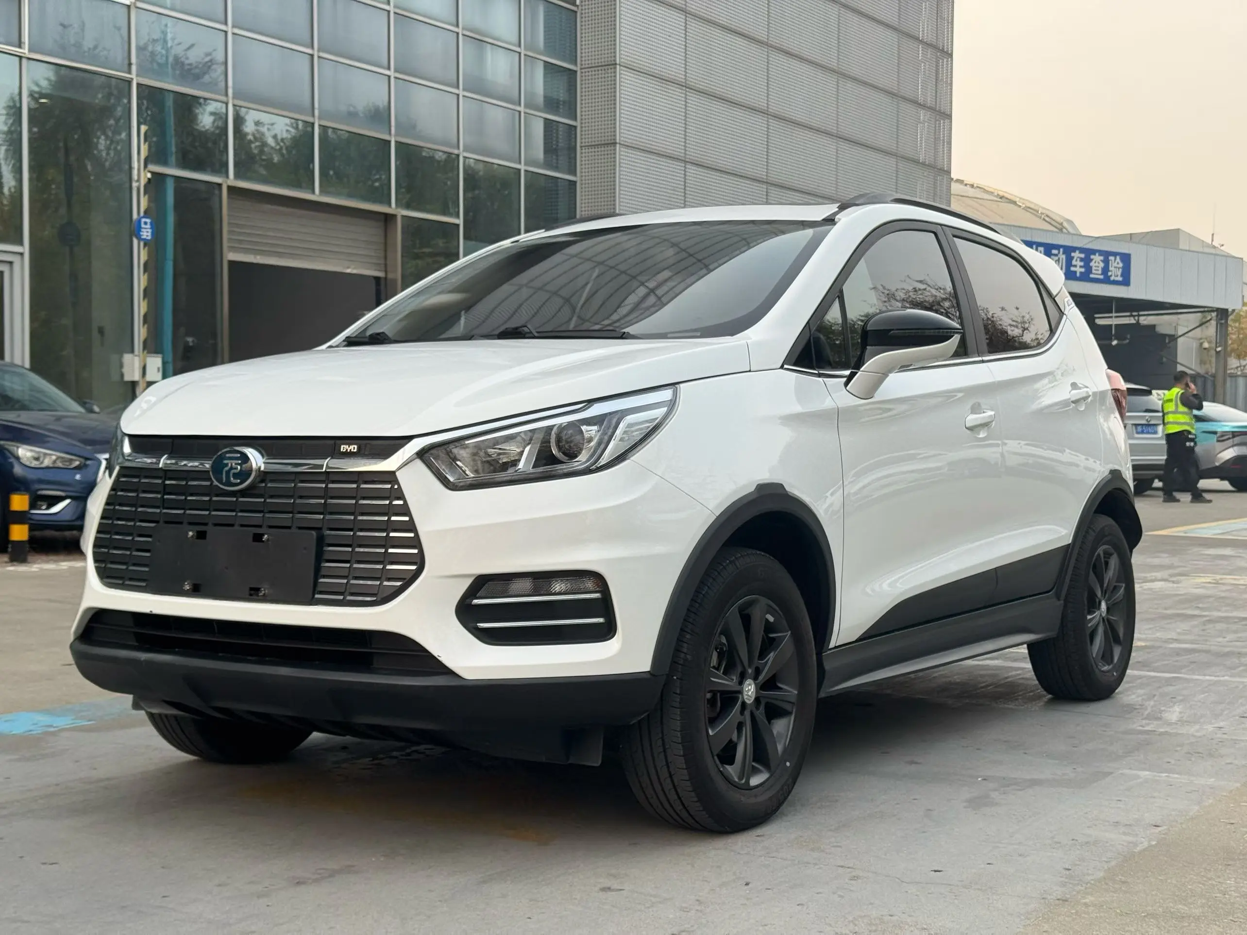 BYD Yuan EV  из Китая