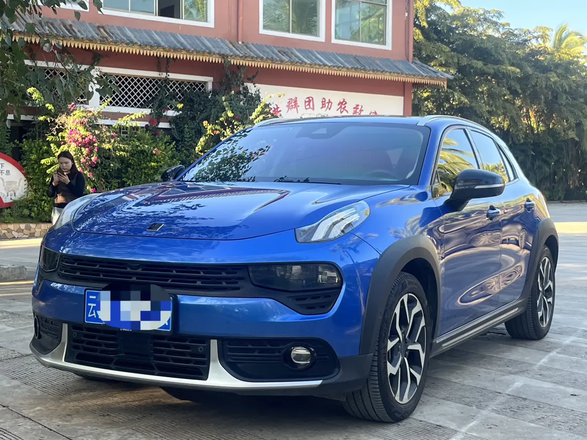 Lynk & Co 02  из Китая