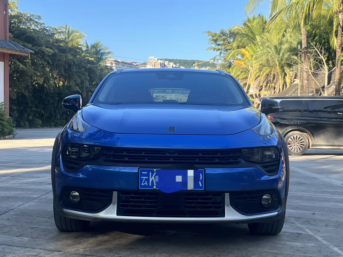 Lynk & Co 02  из Китая