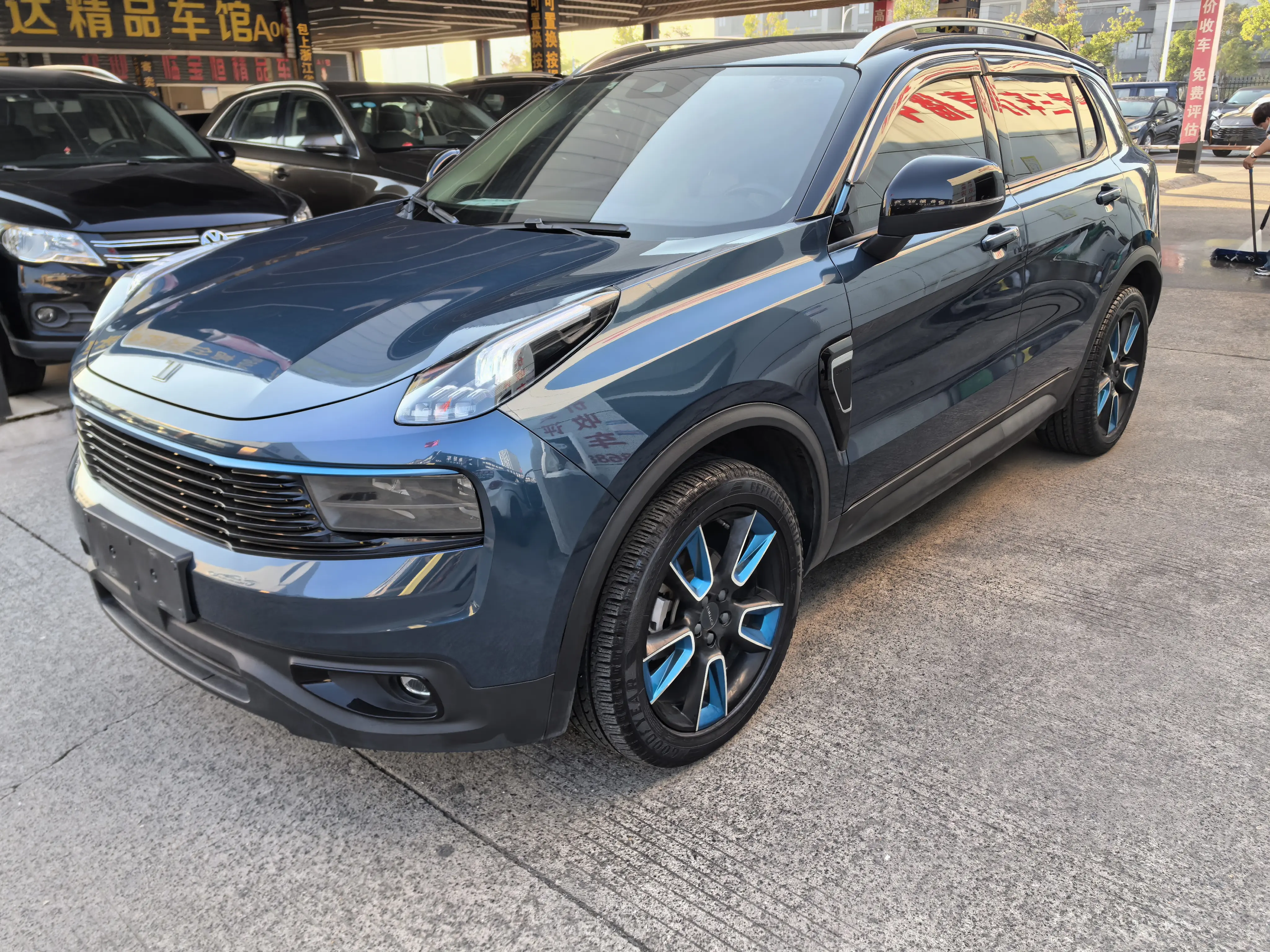 Lynk & Co 01  из Китая