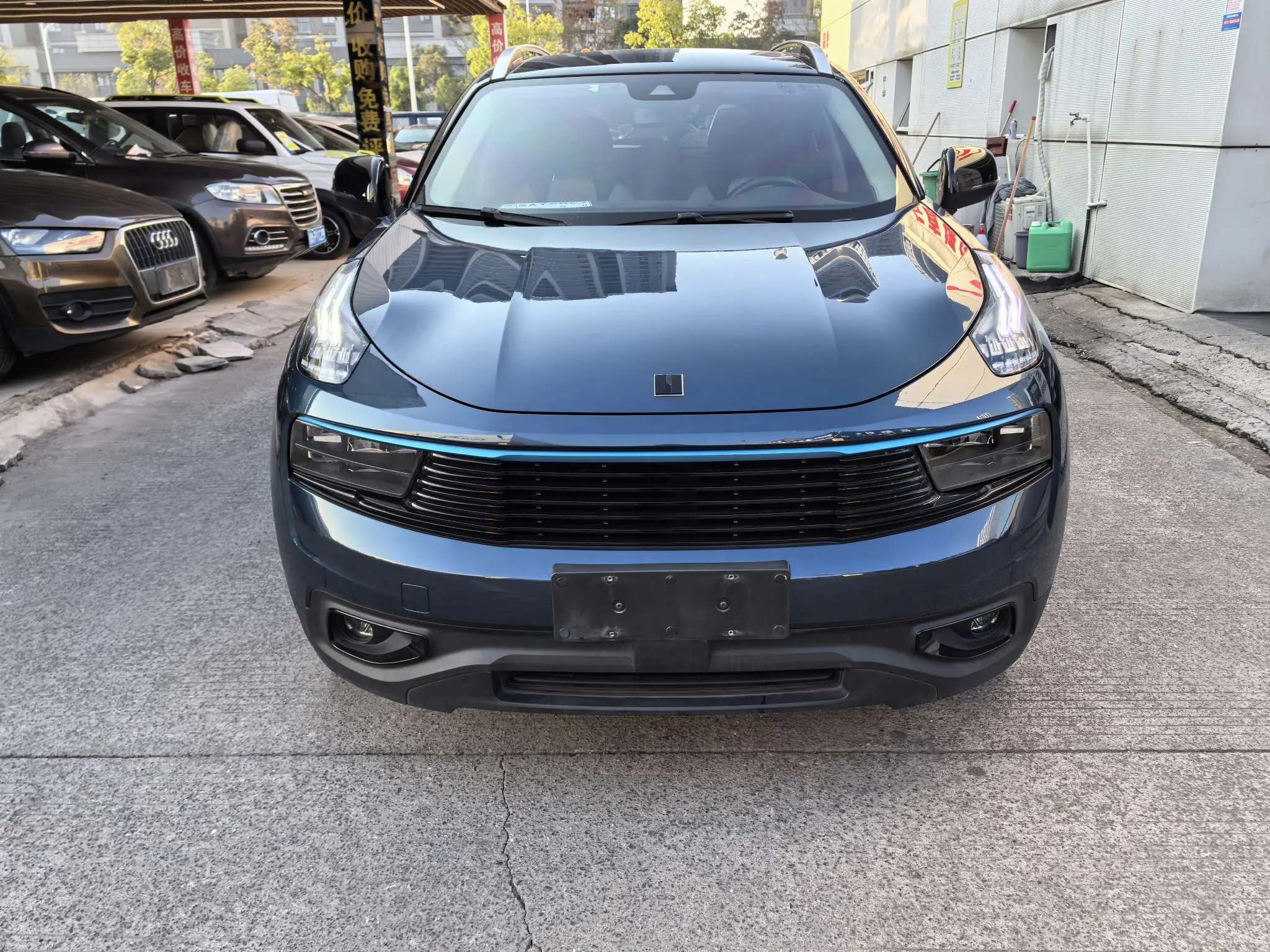 Lynk & Co 01  из Китая