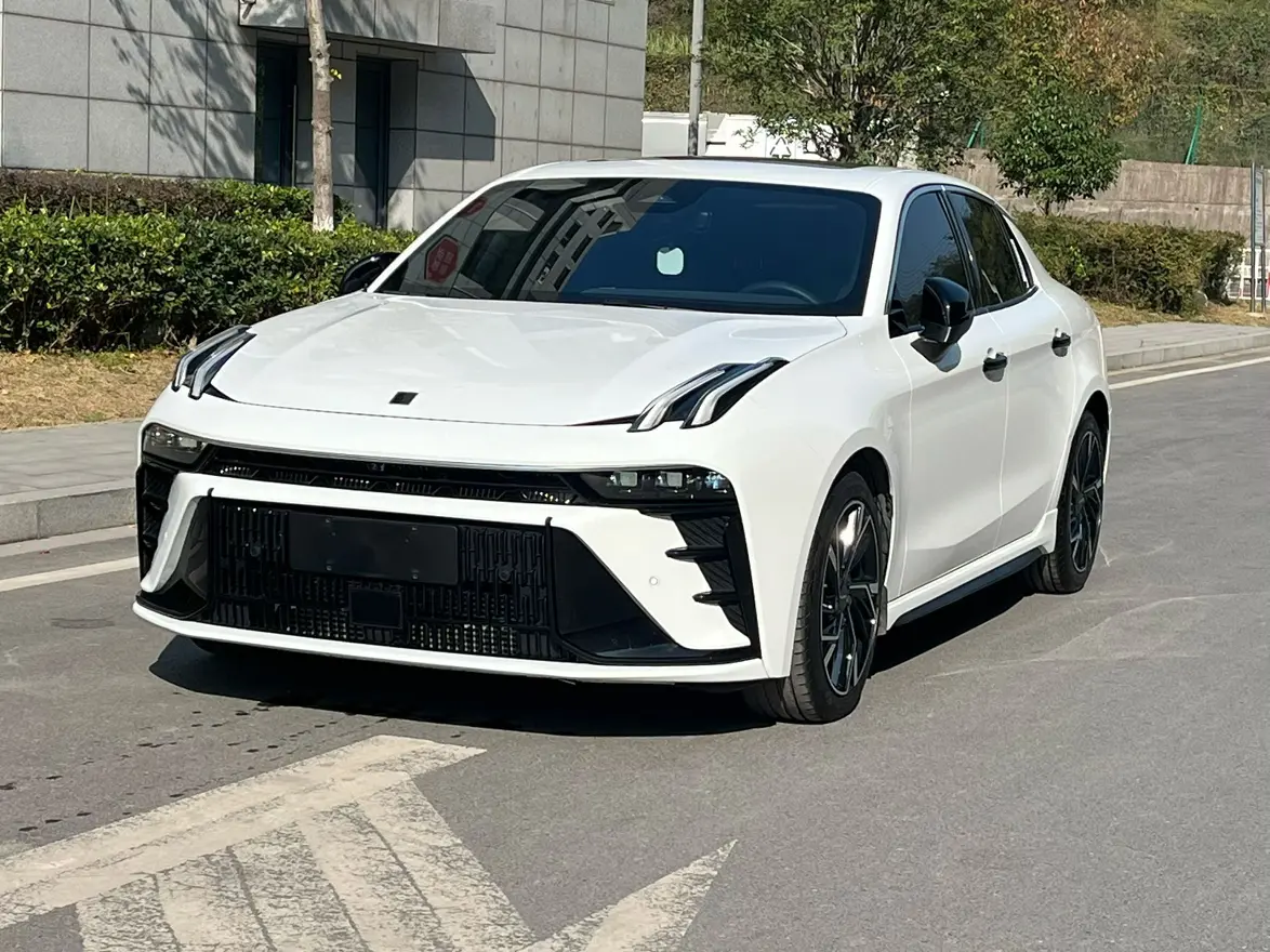 Lynk & Co 03