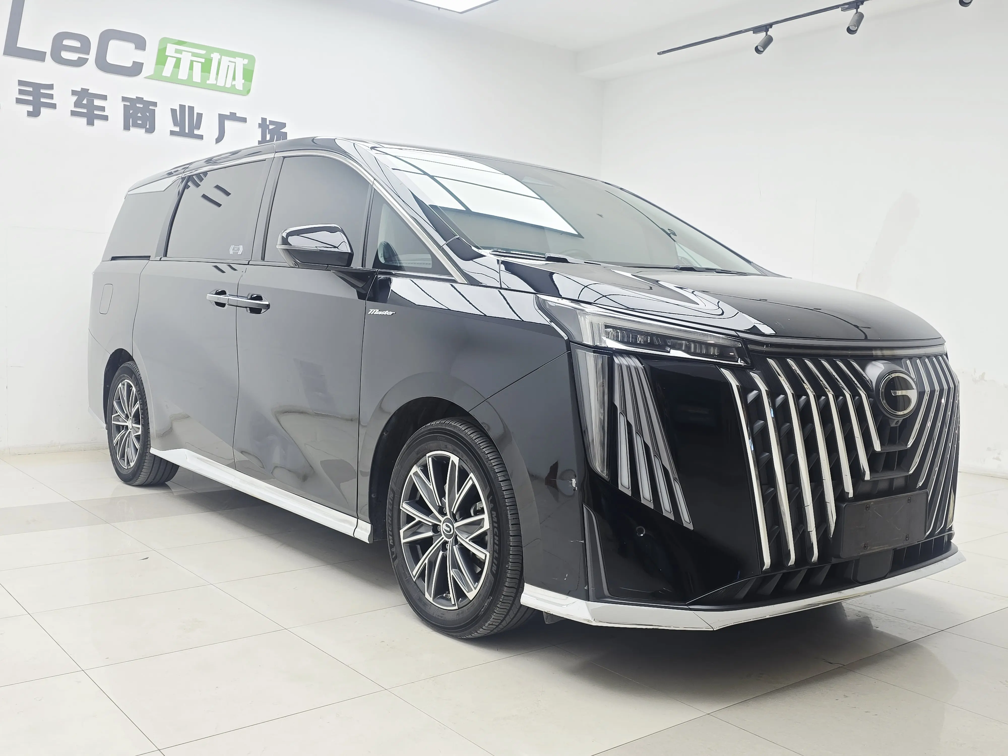 GAC Trumpchi M8  из Китая