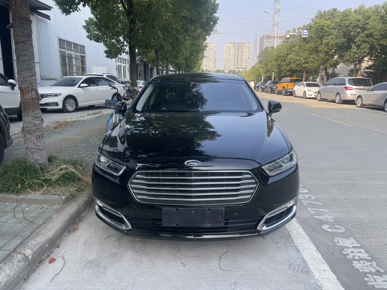 Ford Taurus  из Китая