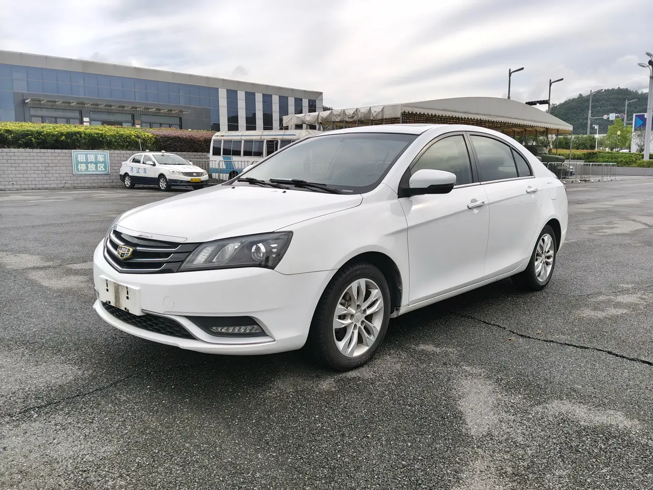 Geely Emgrand  из Китая