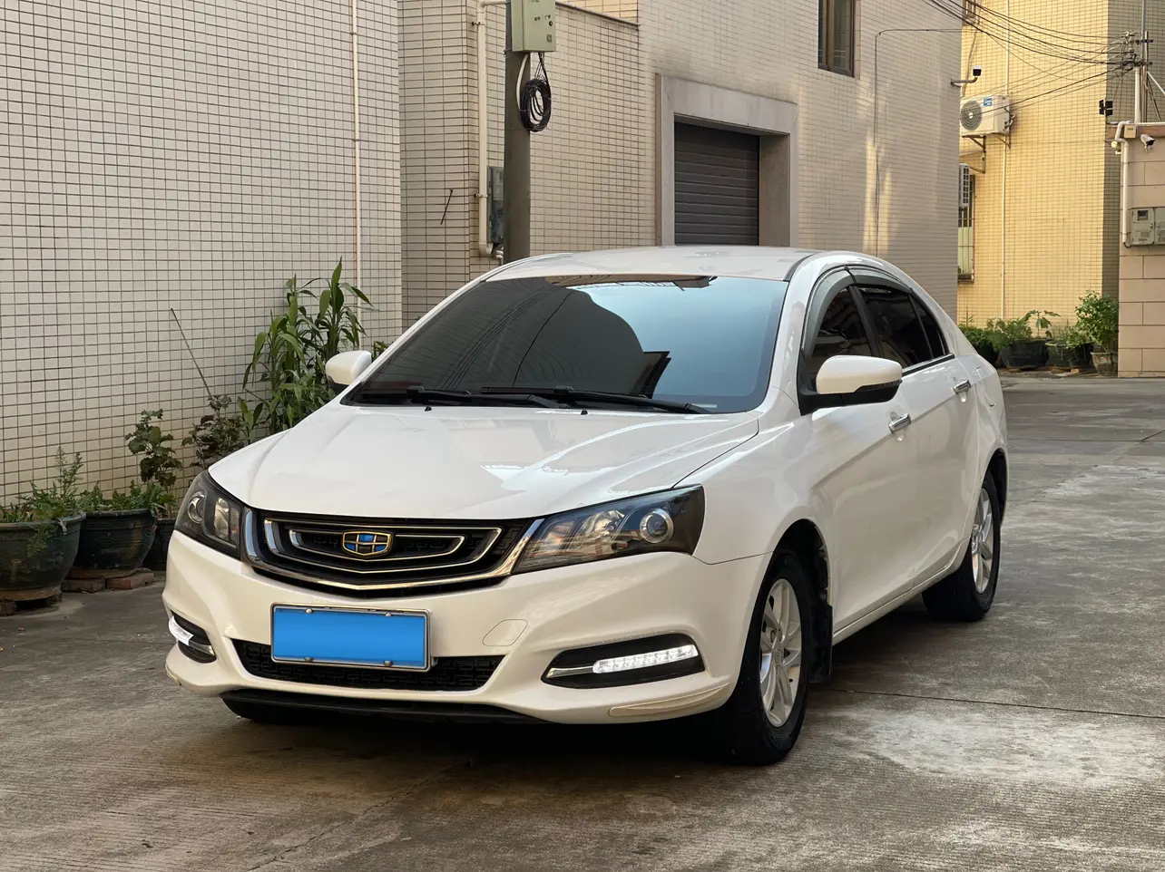 Geely Emgrand  из Китая