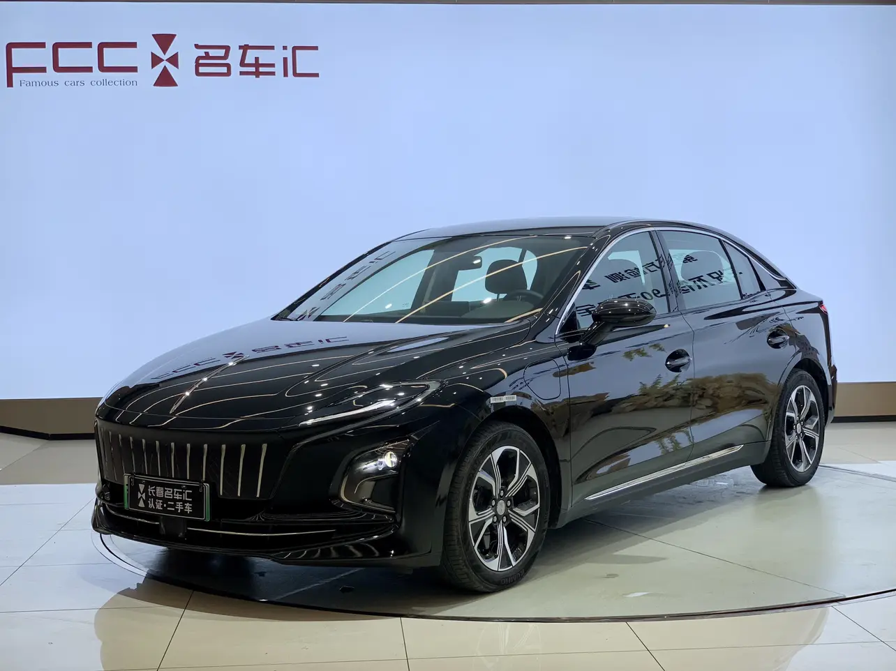 Hongqi E-QM5  из Китая