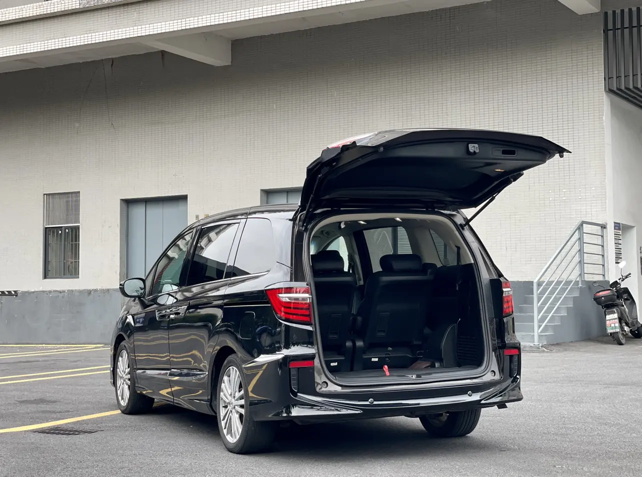 Honda Elysion (Alison)  из Китая