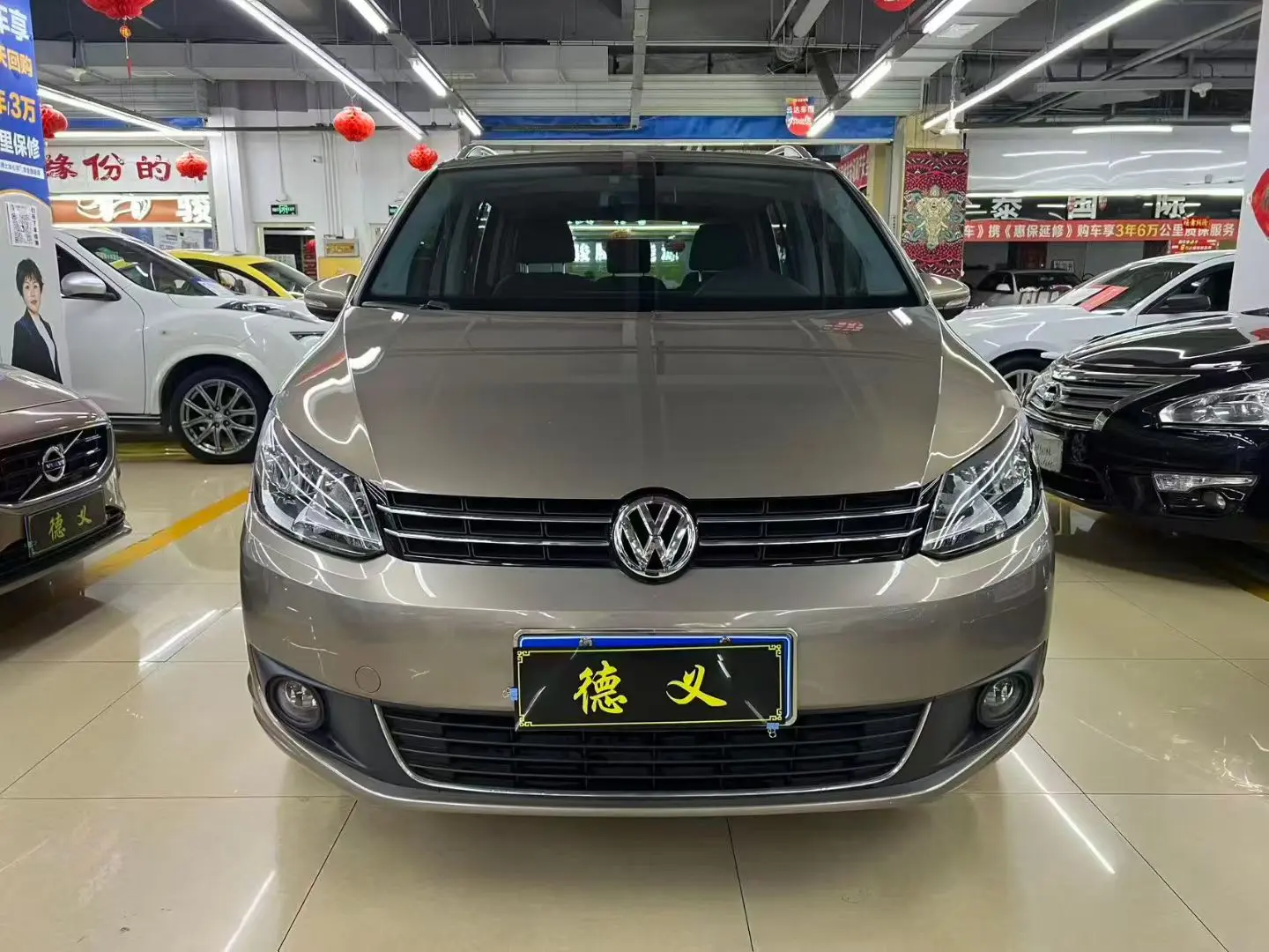 Volkswagen Touran  из Китая
