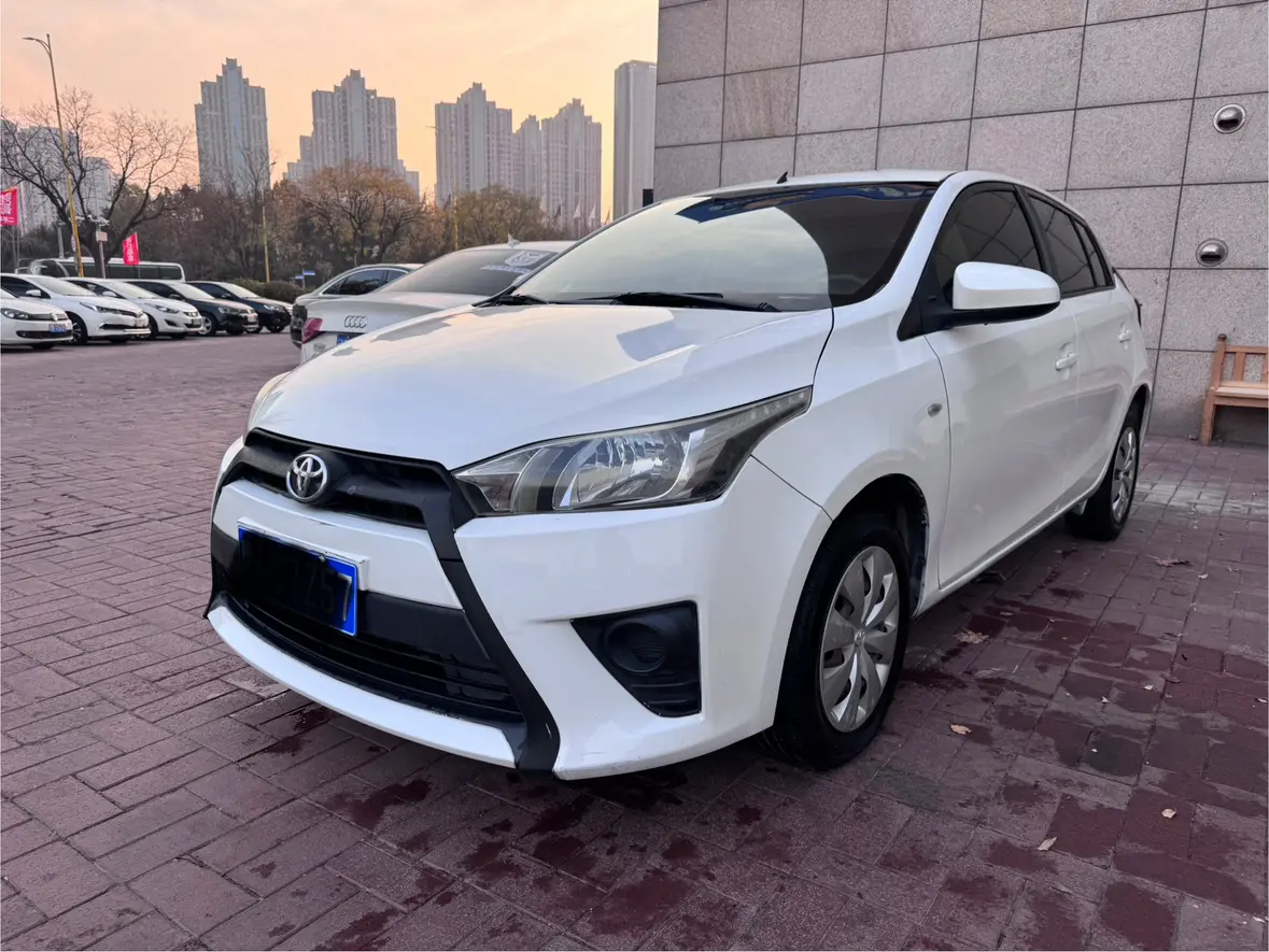 Toyota Yaris L  из Китая