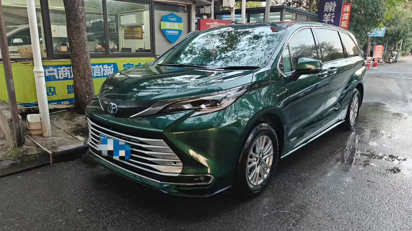 Toyota Sienna  из Китая