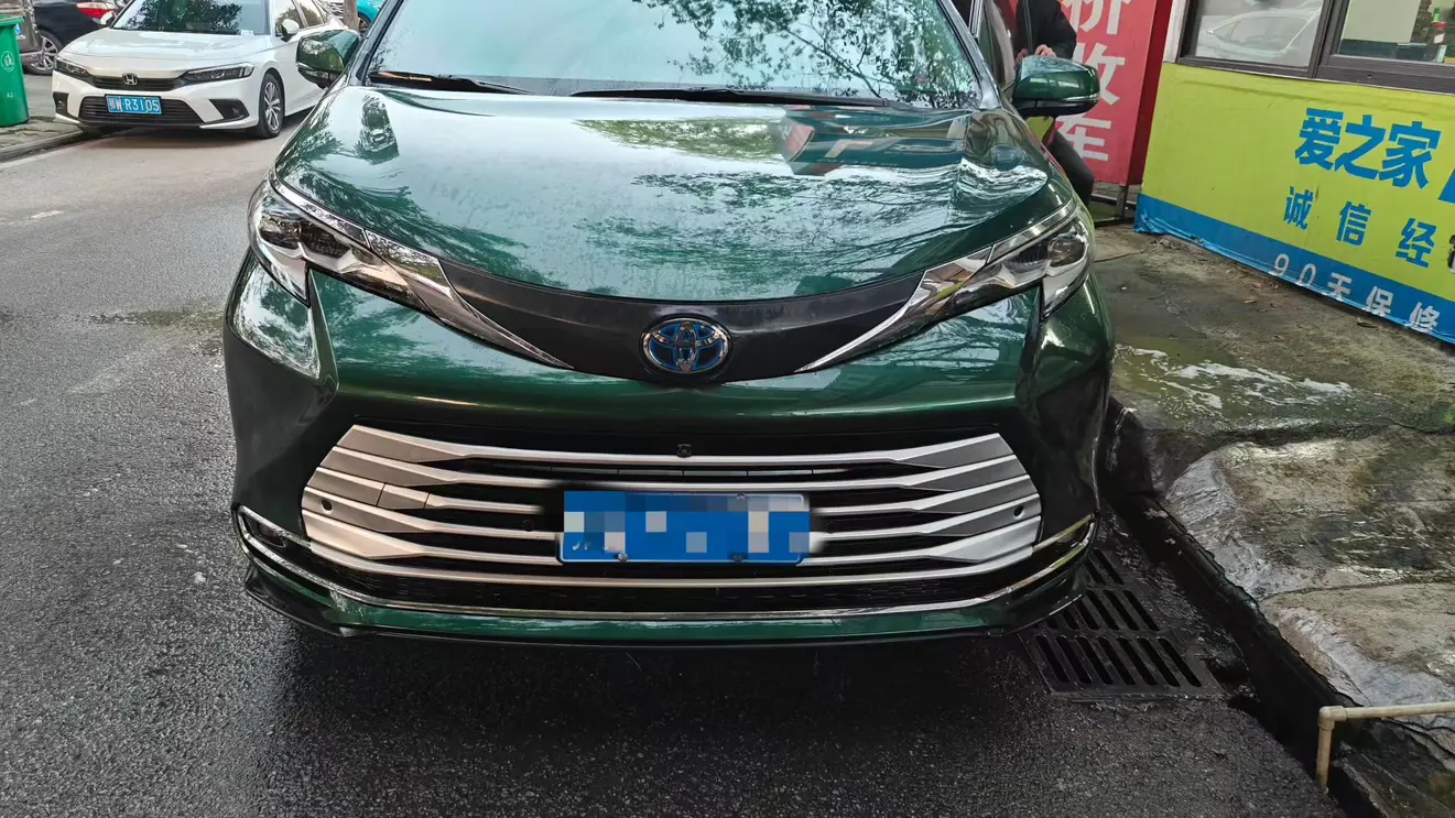 Toyota Sienna  из Китая