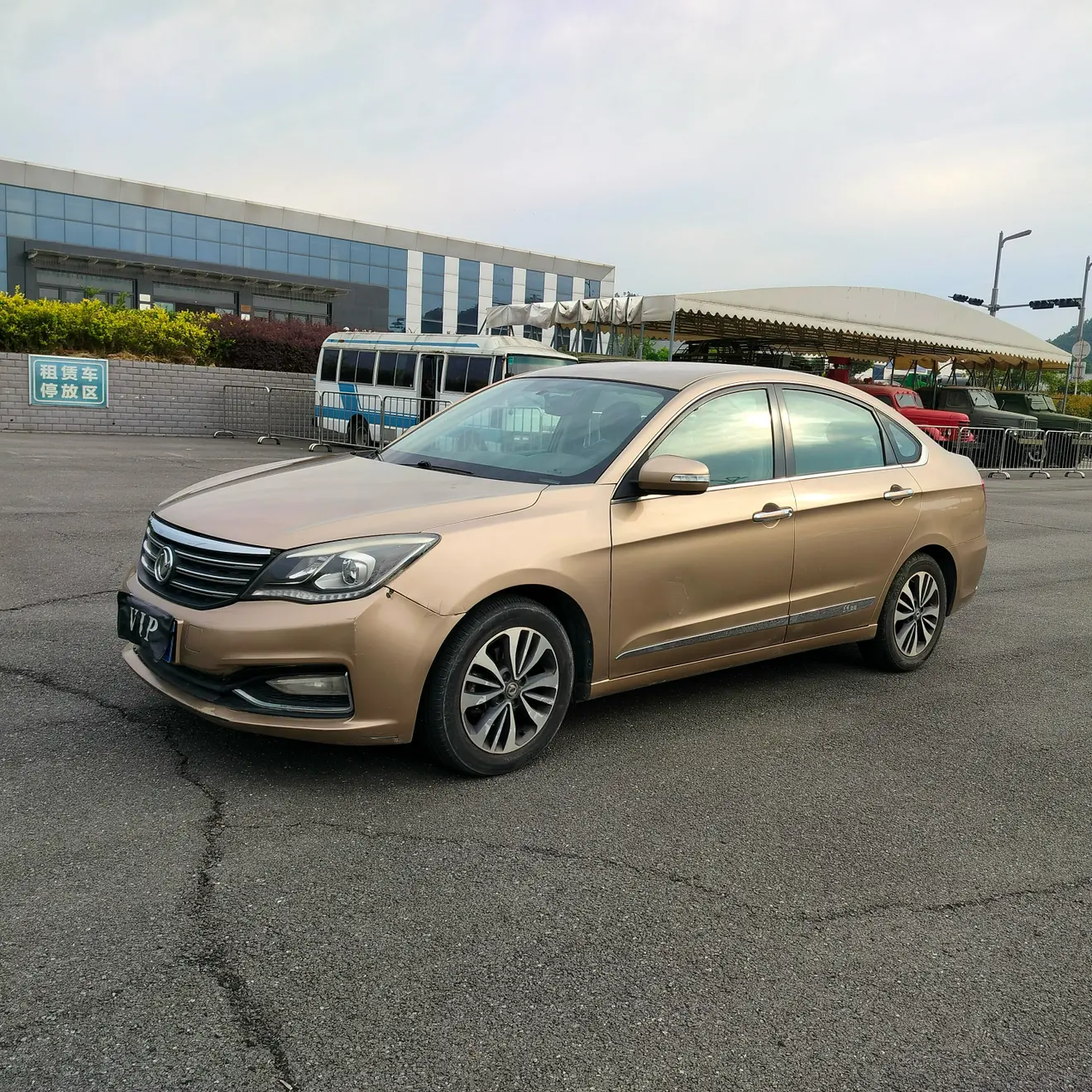 Dongfeng Fengshen A60  из Китая