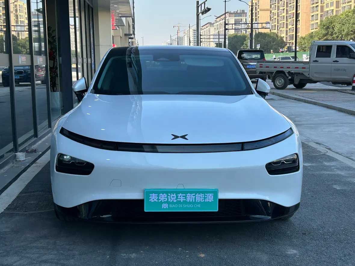 Xpeng P7  из Китая
