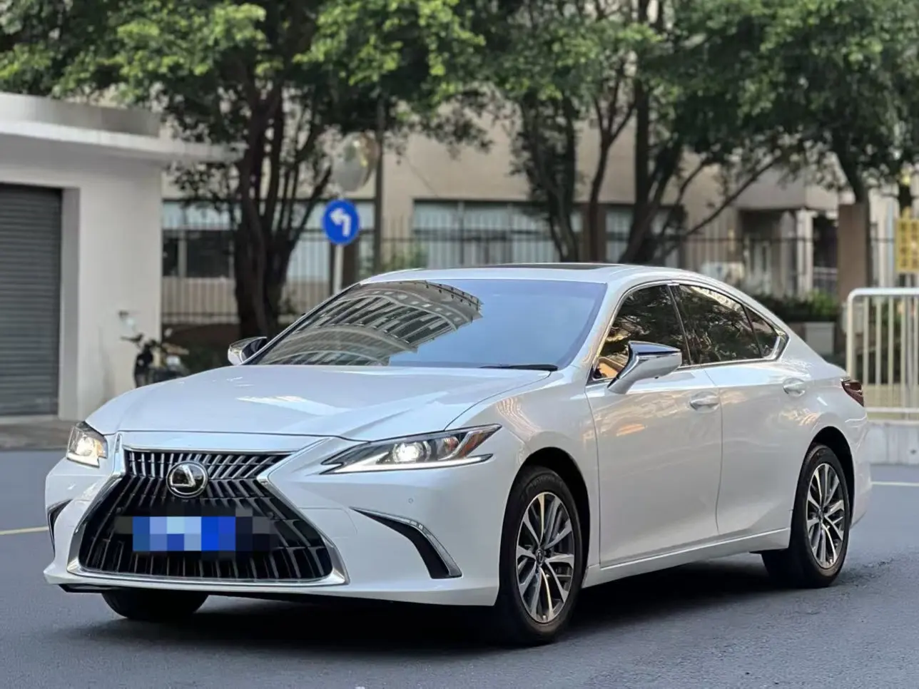 Lexus ES  из Китая