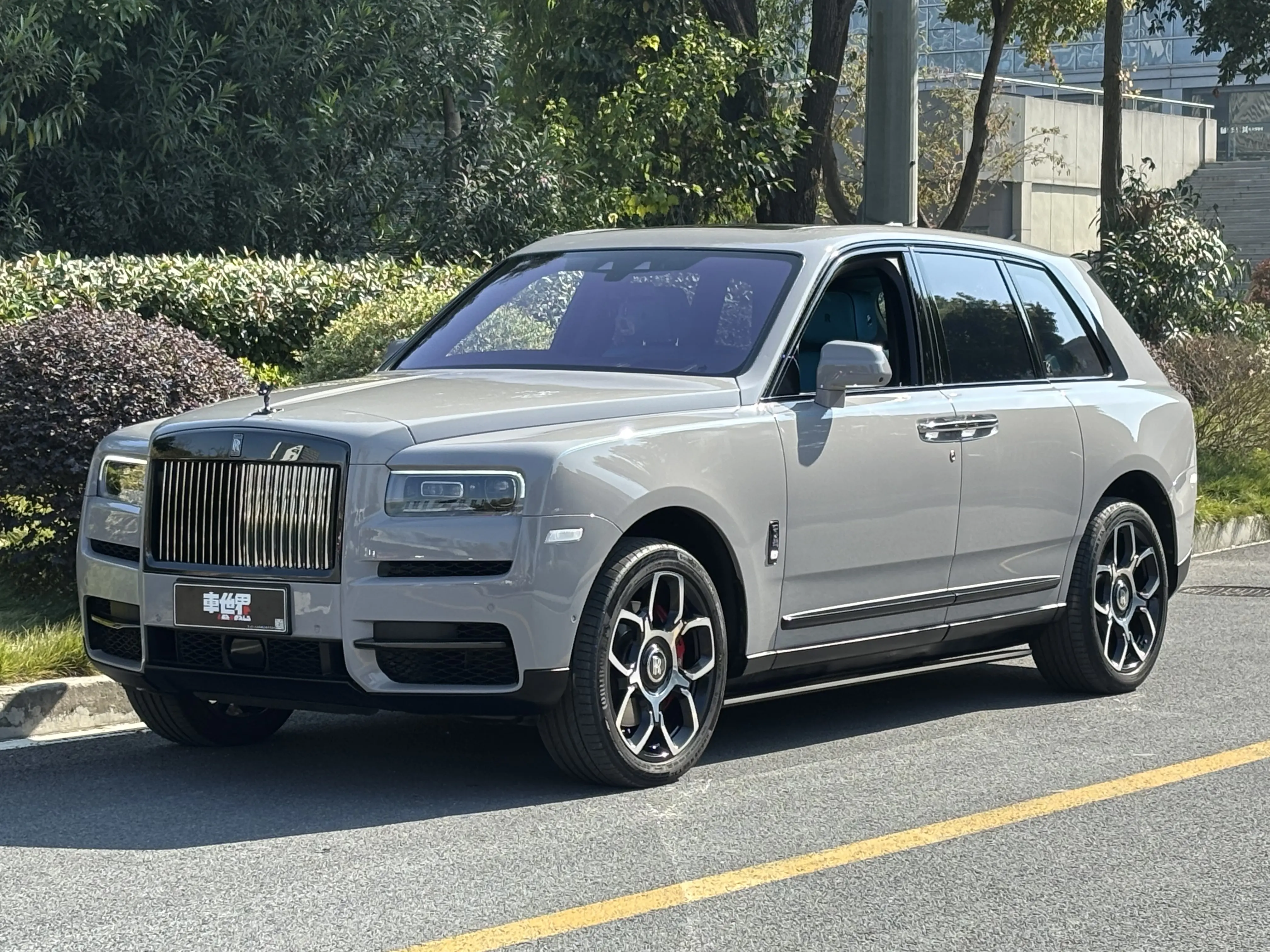 Rolls Royce Cullinan  из Китая