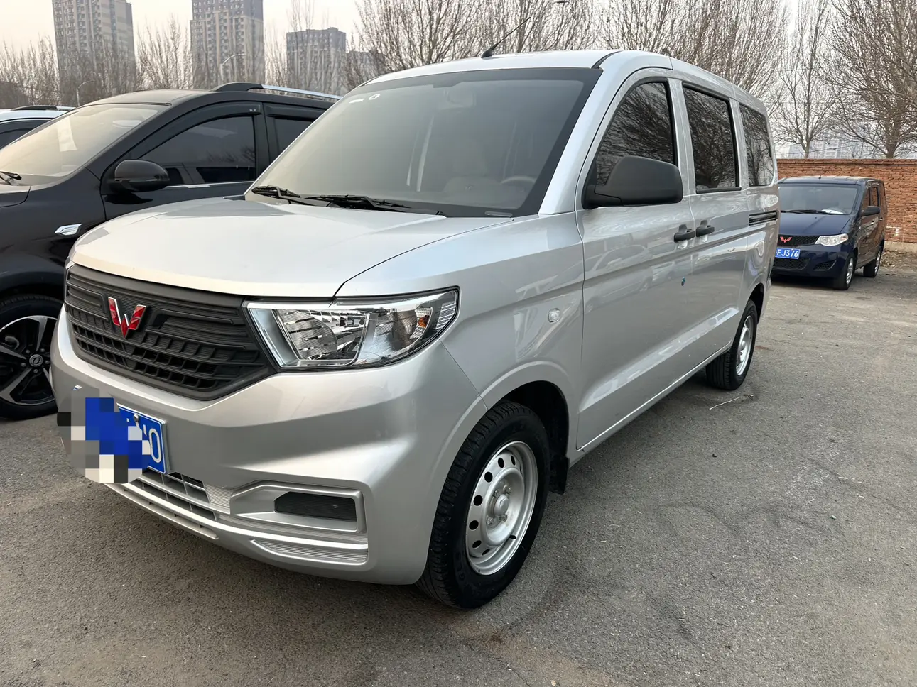 Wuling Hongguang V  из Китая