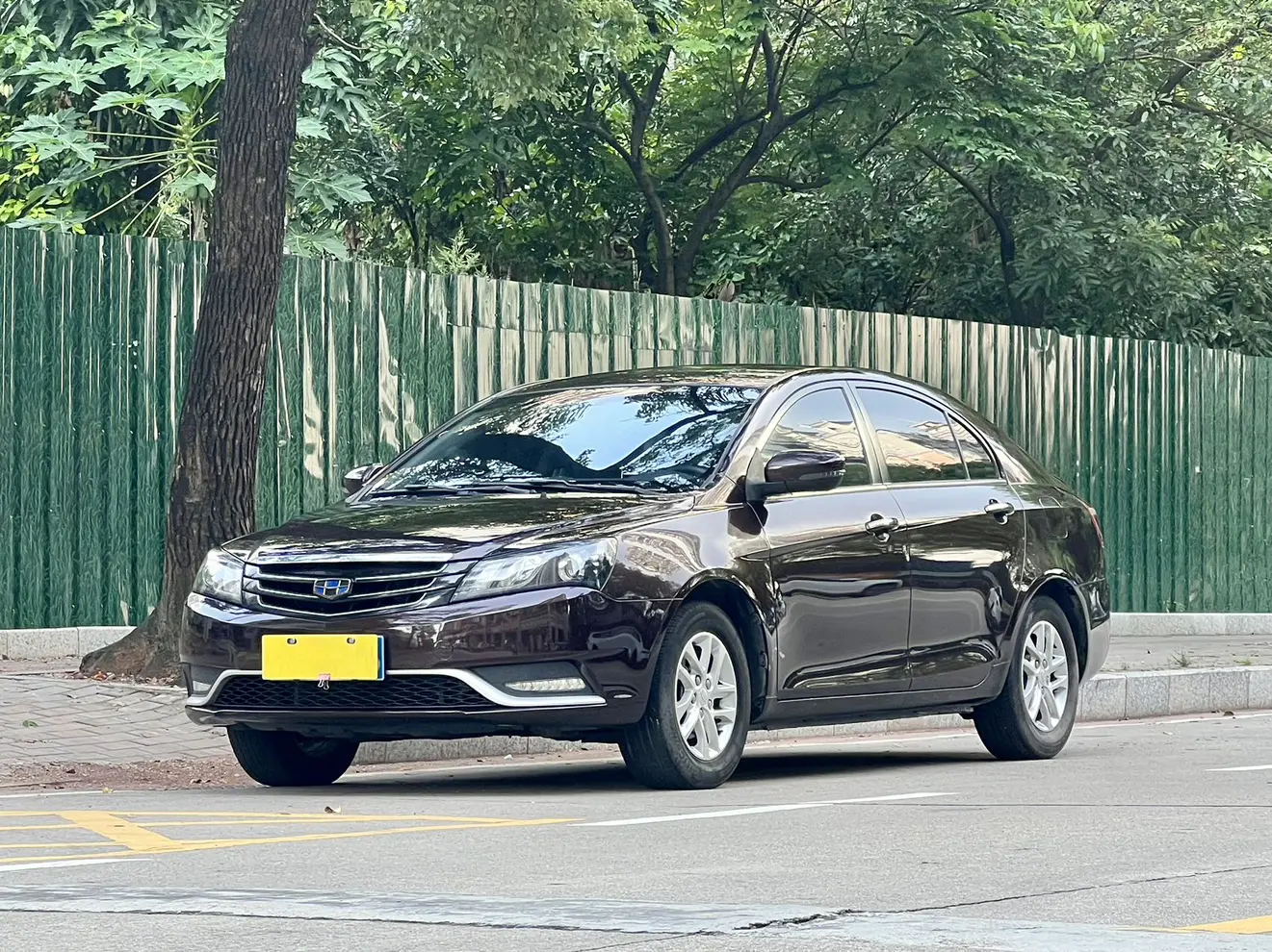 Geely Emgrand  из Китая