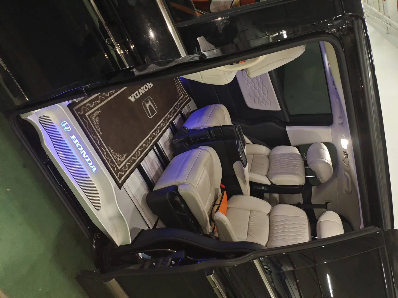 Honda Elysion (Alison)  из Китая