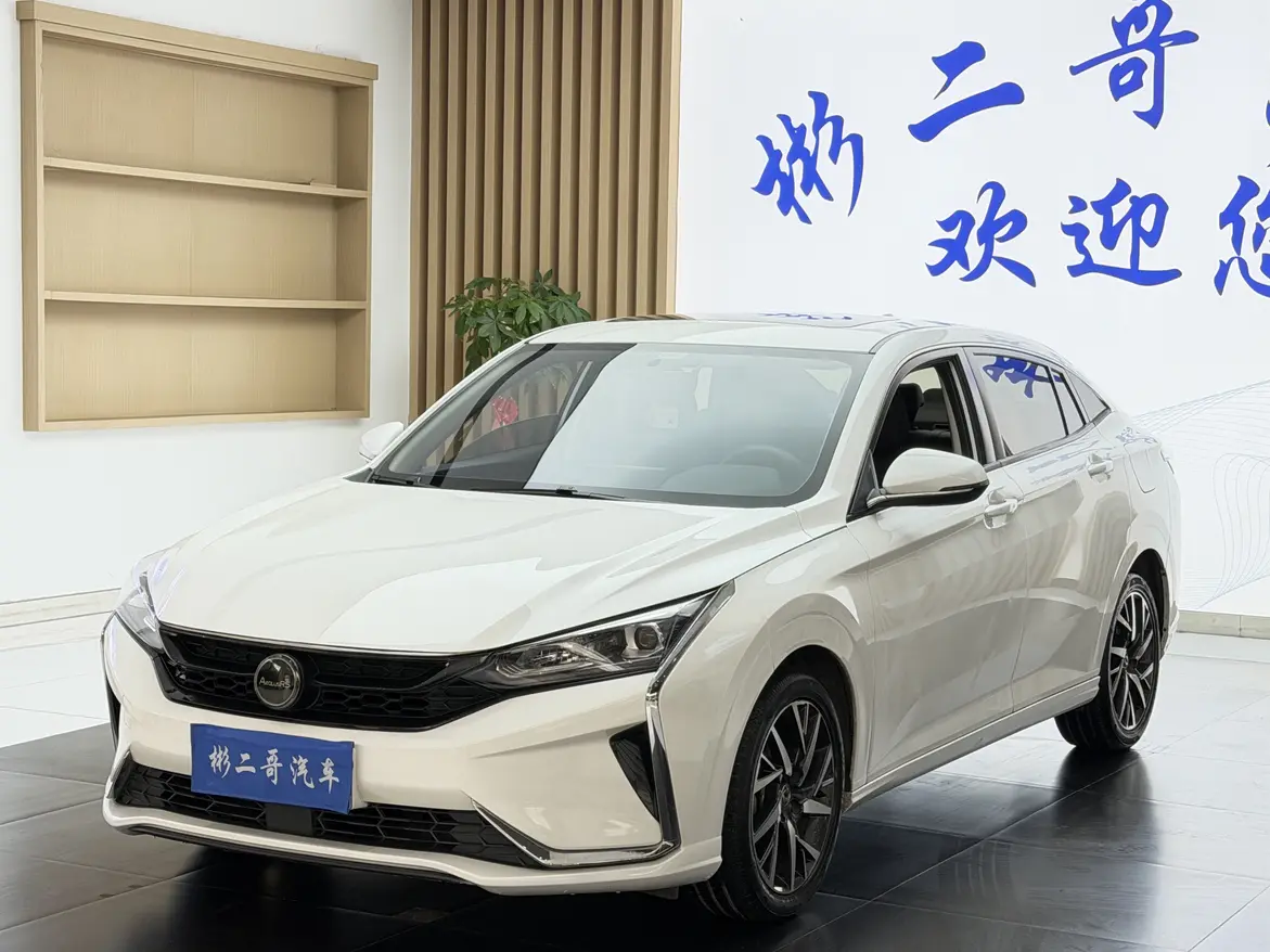 Dongfeng Yixuan  из Китая
