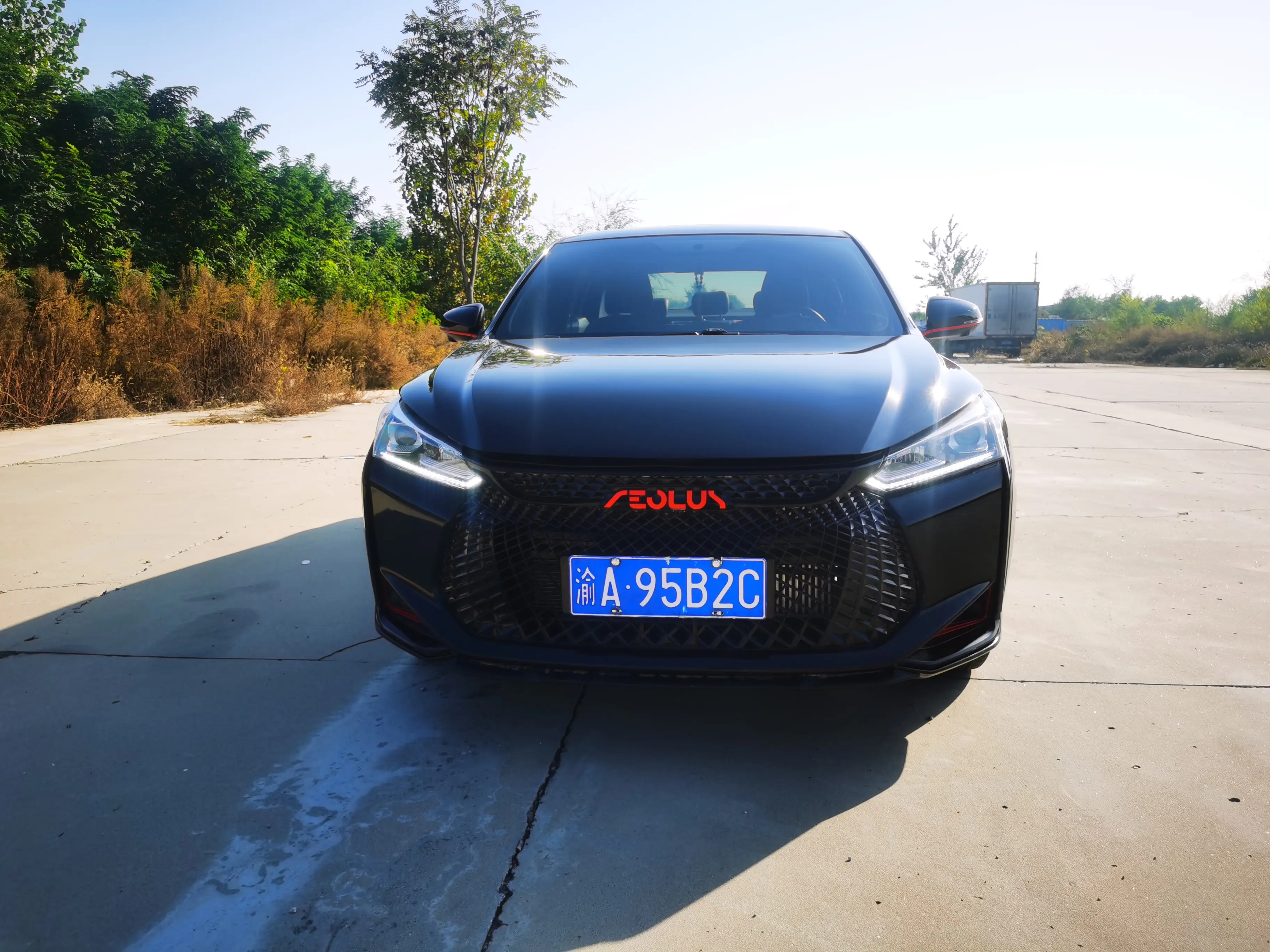 Dongfeng Yixuan  из Китая