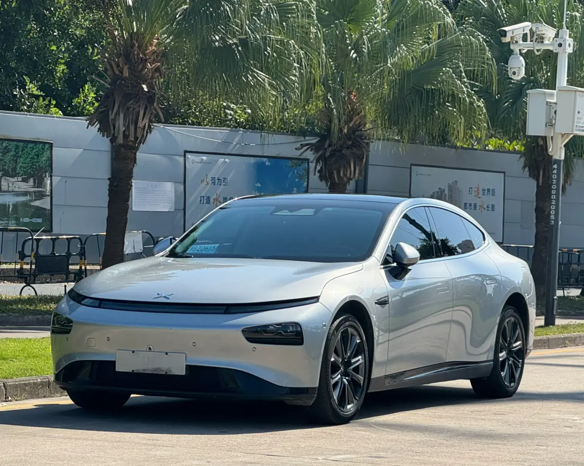 Xpeng P7  из Китая