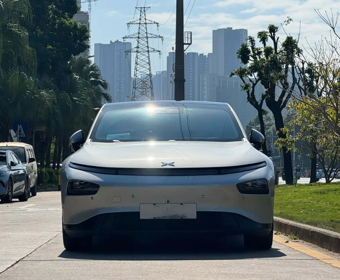 Xpeng P7  из Китая