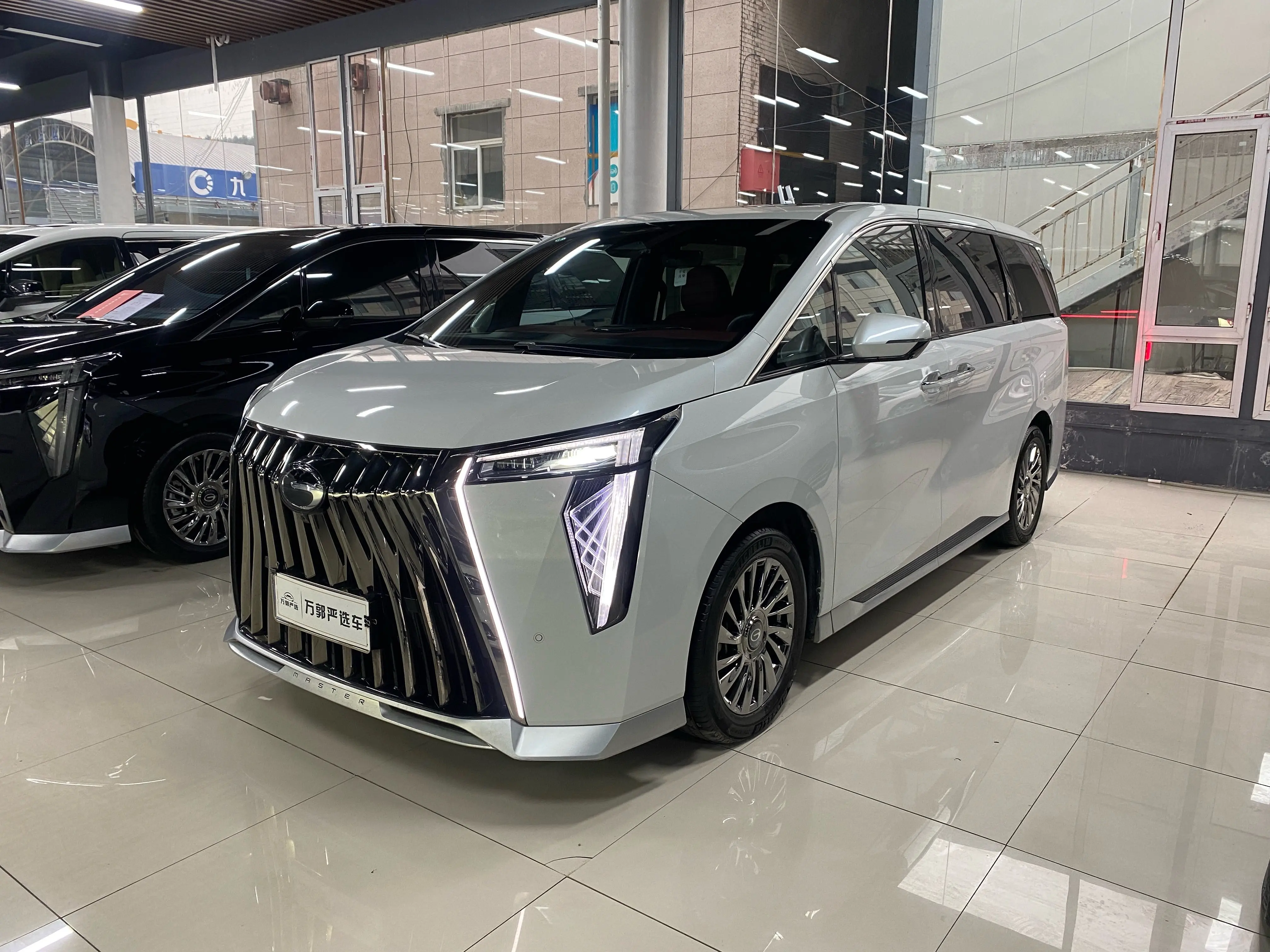 GAC Trumpchi M8  из Китая