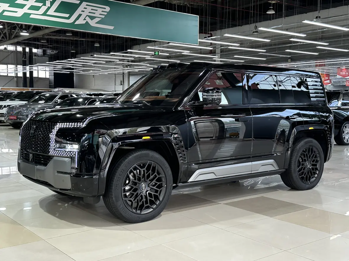 BYD Yangwang U8  из Китая