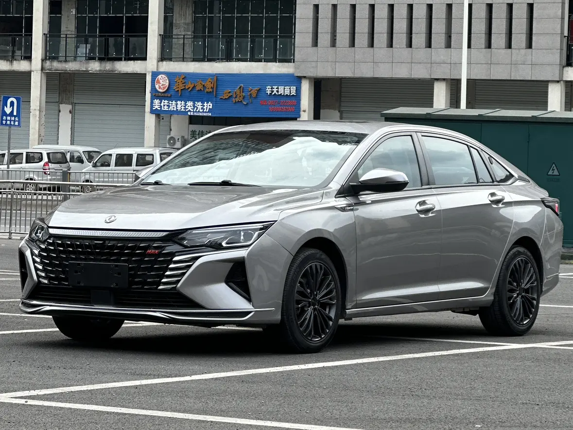 Dongfeng Yixuan MAX  из Китая