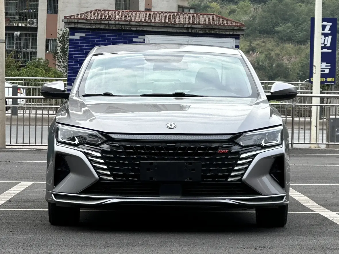 Dongfeng Yixuan MAX  из Китая