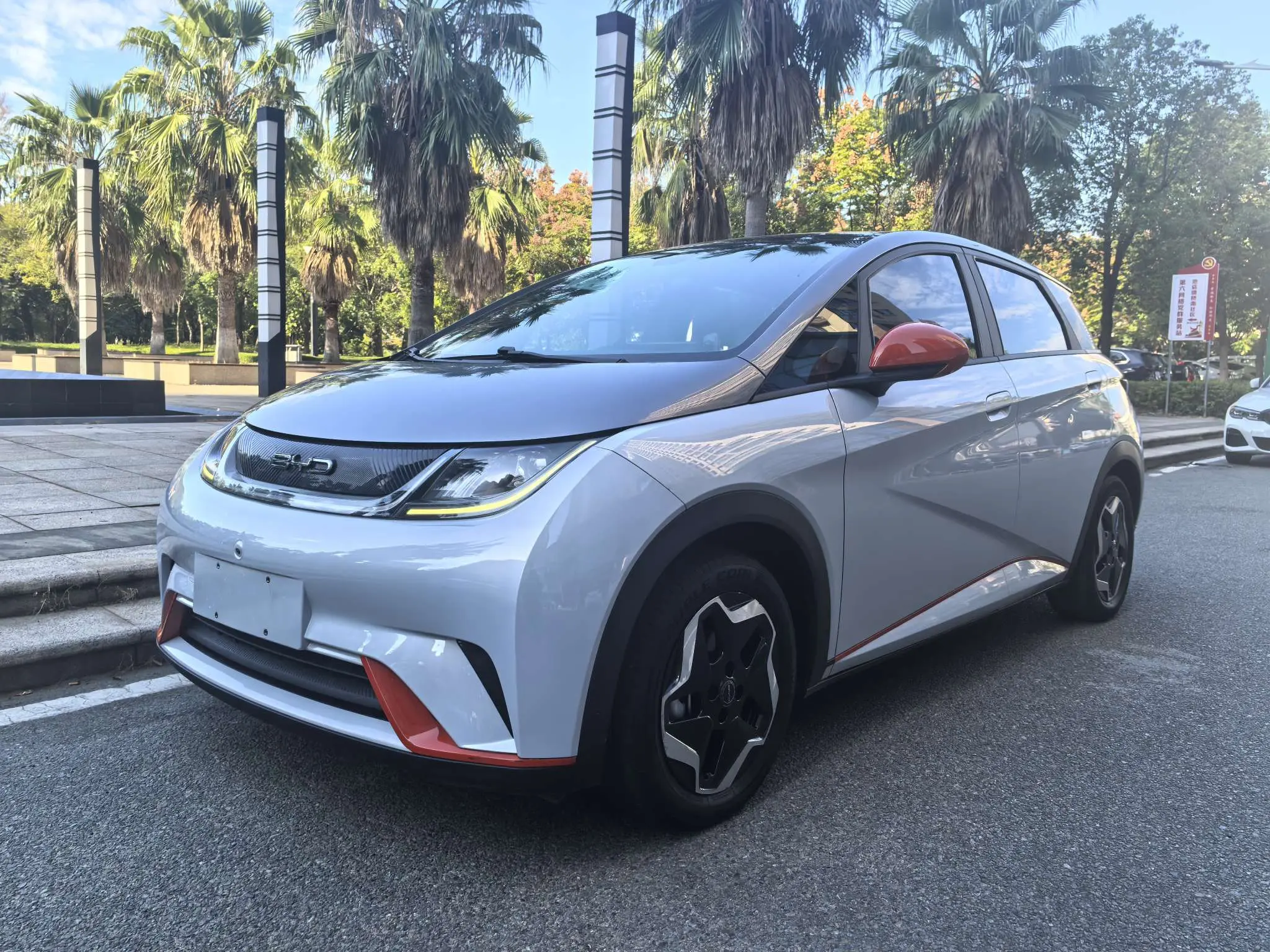 BYD Dolphin  из Китая