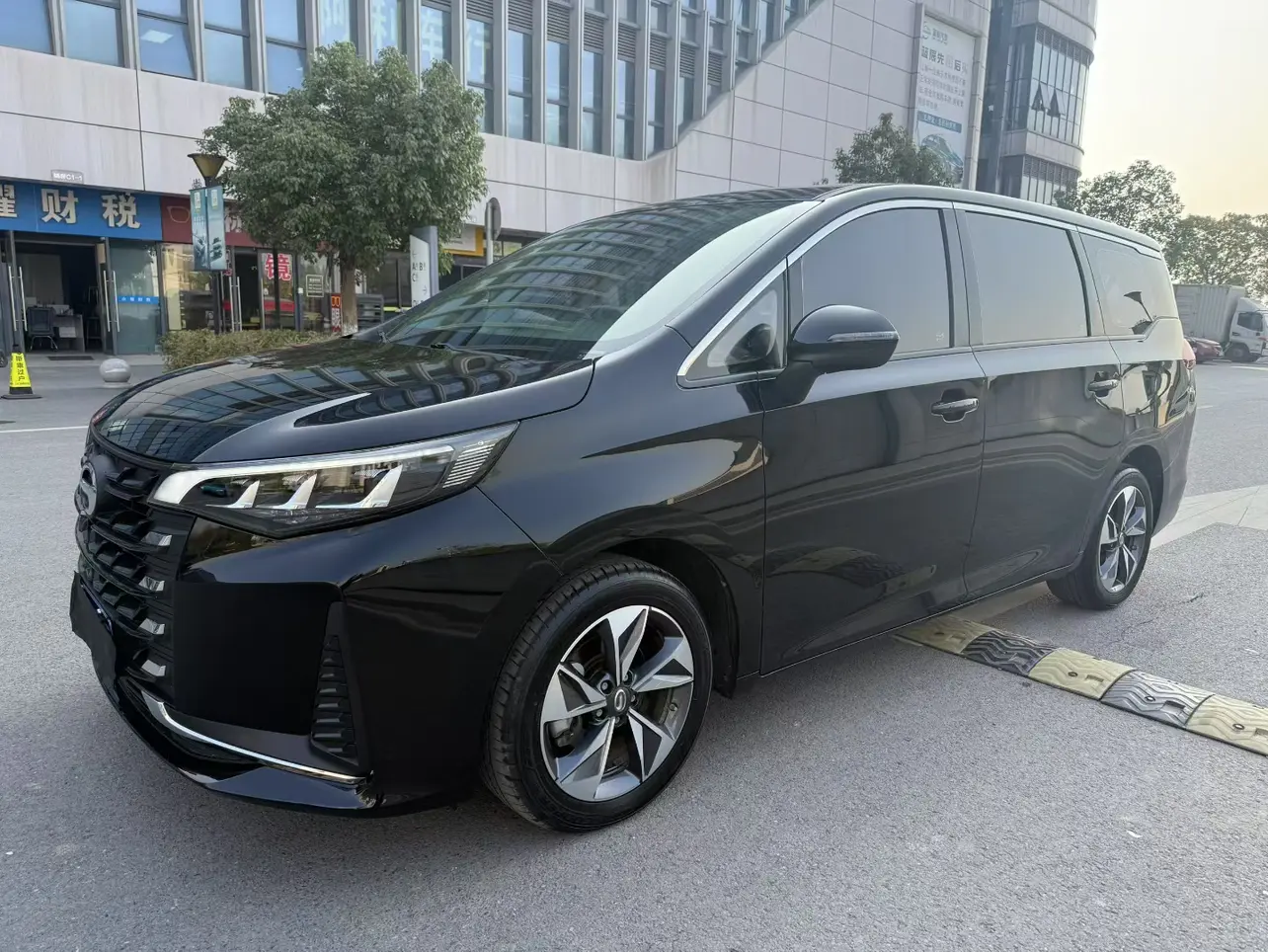 GAC Trumpchi M6  из Китая