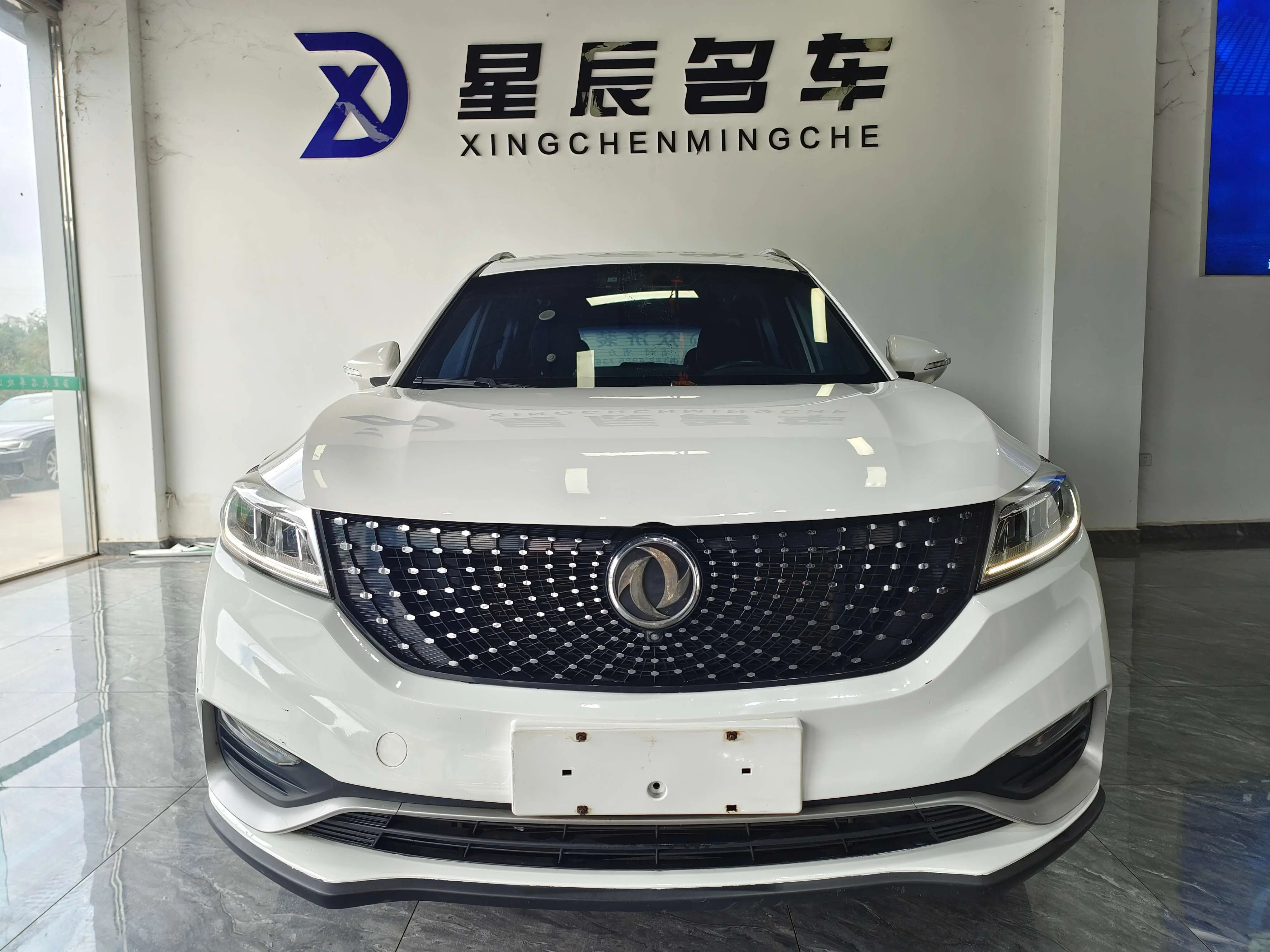 Dongfeng Fengguang 580Pro  из Китая